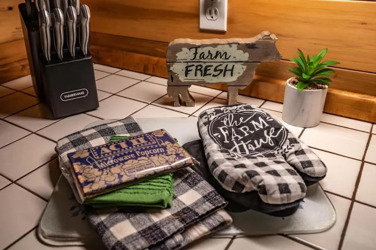 Beautiful View! Log cabin,Fireplace,Hot Tub,Arcade,Pool,Fishing