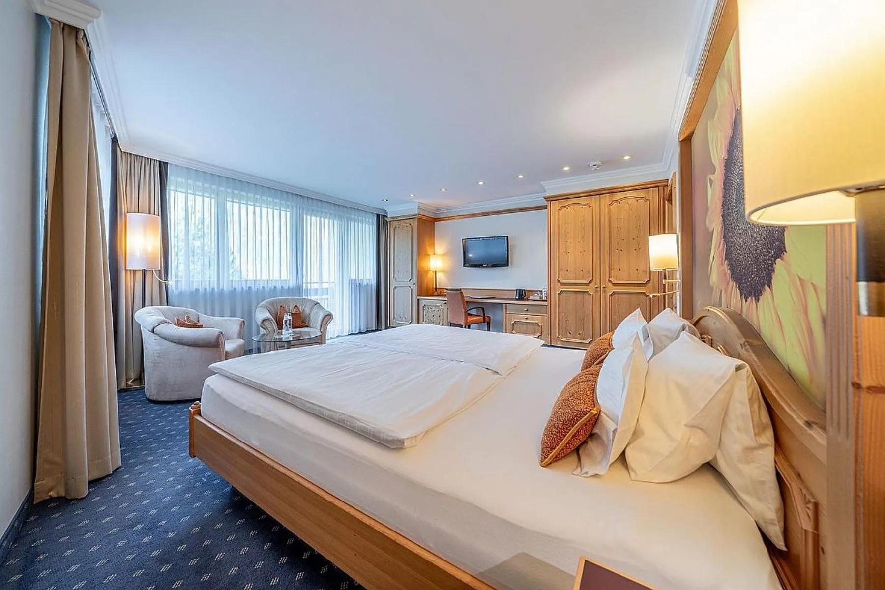 Photo of the whole room, Bed in EUROPÄISCHER HOF Bad Gastein