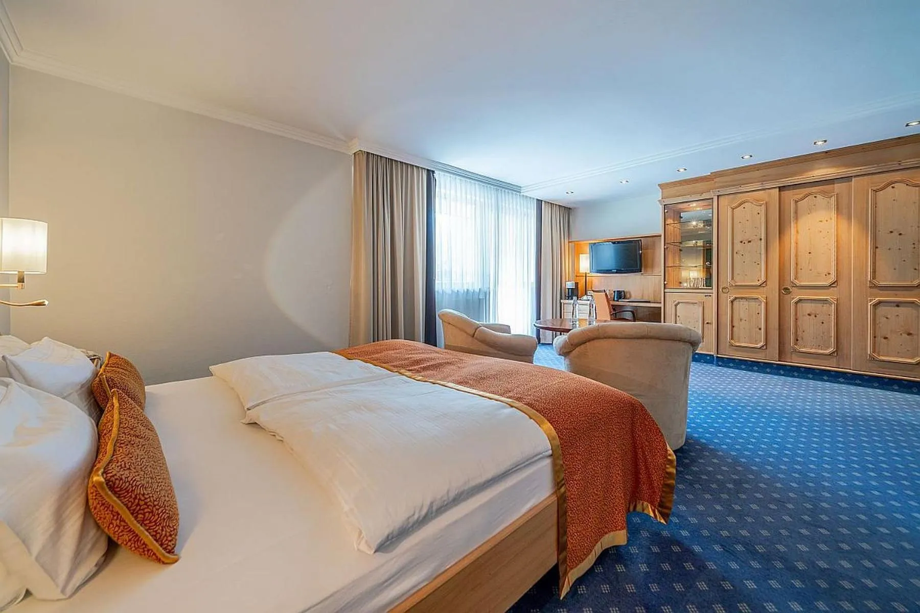 Photo of the whole room, Bed in EUROPÄISCHER HOF Bad Gastein