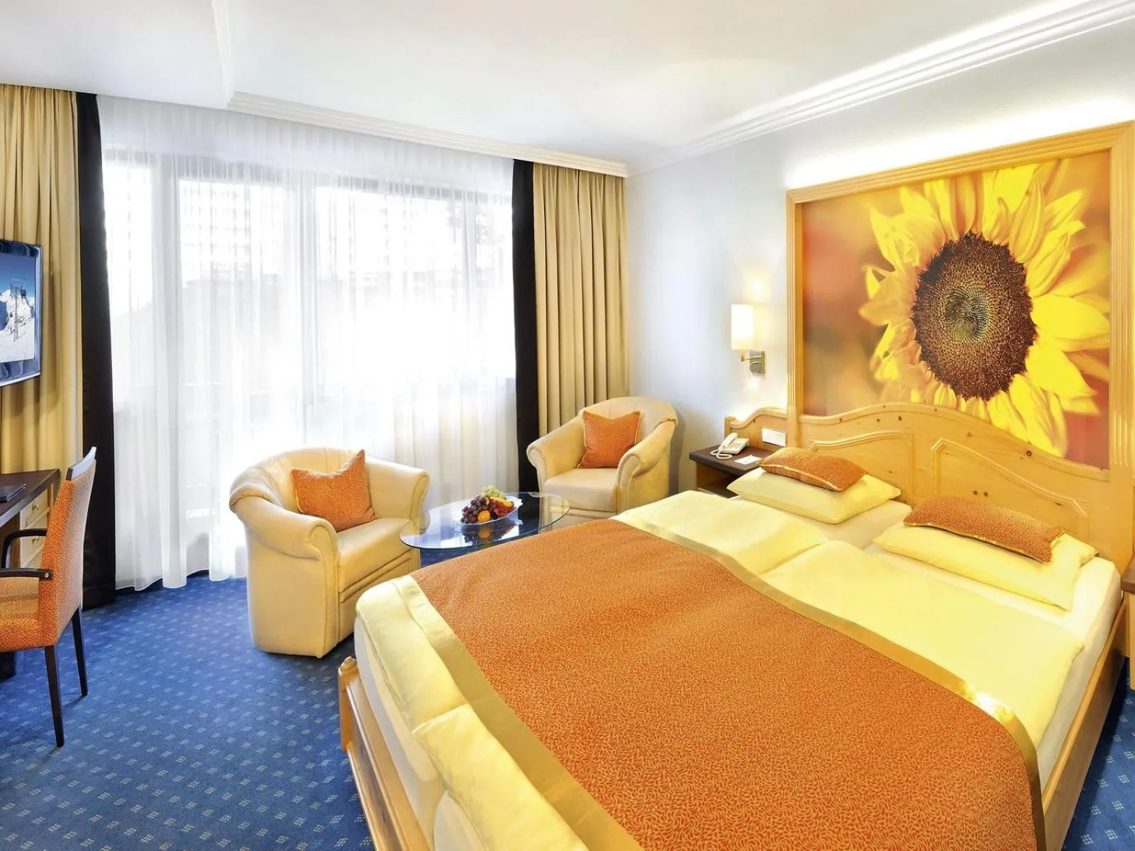 Bed in EUROPÄISCHER HOF Bad Gastein