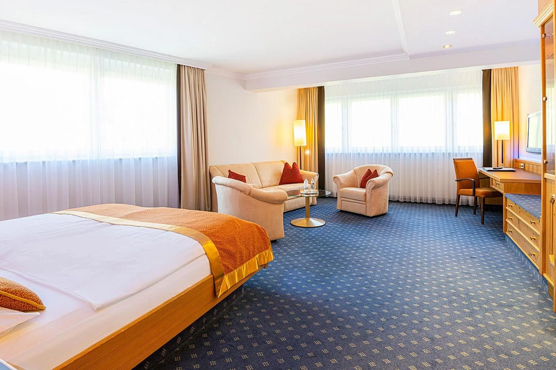 Living room, Bed in EUROPÄISCHER HOF Bad Gastein