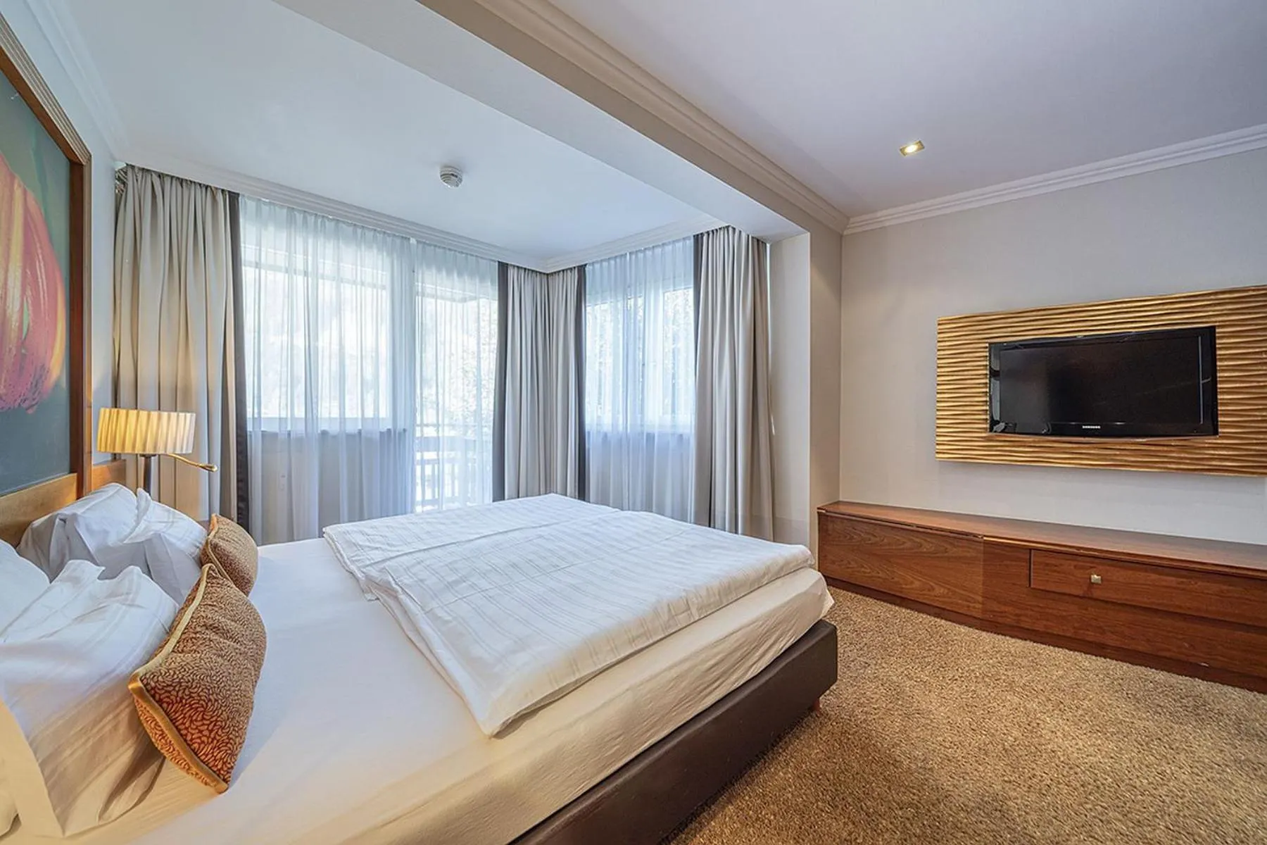 Bed in EUROPÄISCHER HOF Bad Gastein