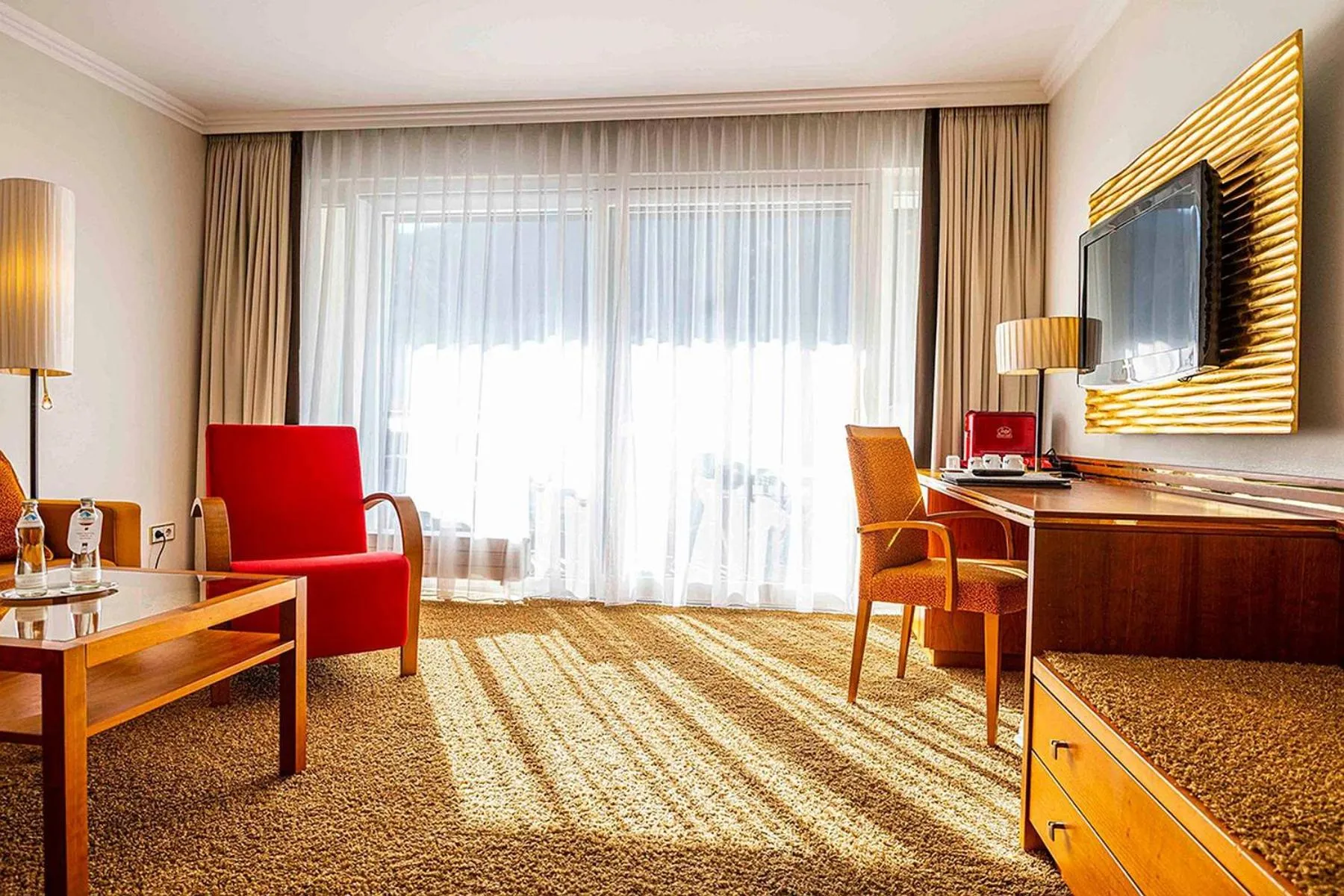 Living room, Bed in EUROPÄISCHER HOF Bad Gastein