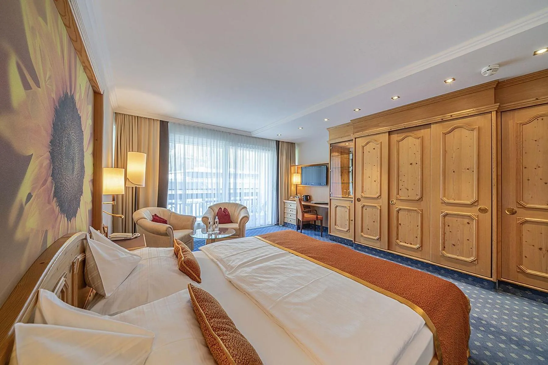 Photo of the whole room, Bed in EUROPÄISCHER HOF Bad Gastein