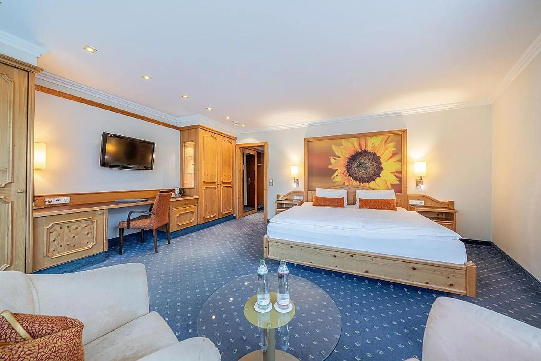 Photo of the whole room, Bed in EUROPÄISCHER HOF Bad Gastein