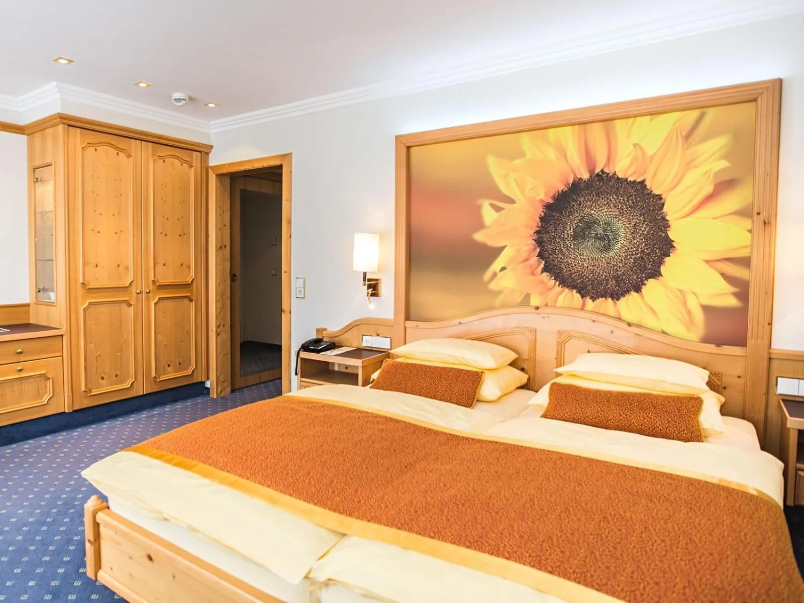 Bed in EUROPÄISCHER HOF Bad Gastein