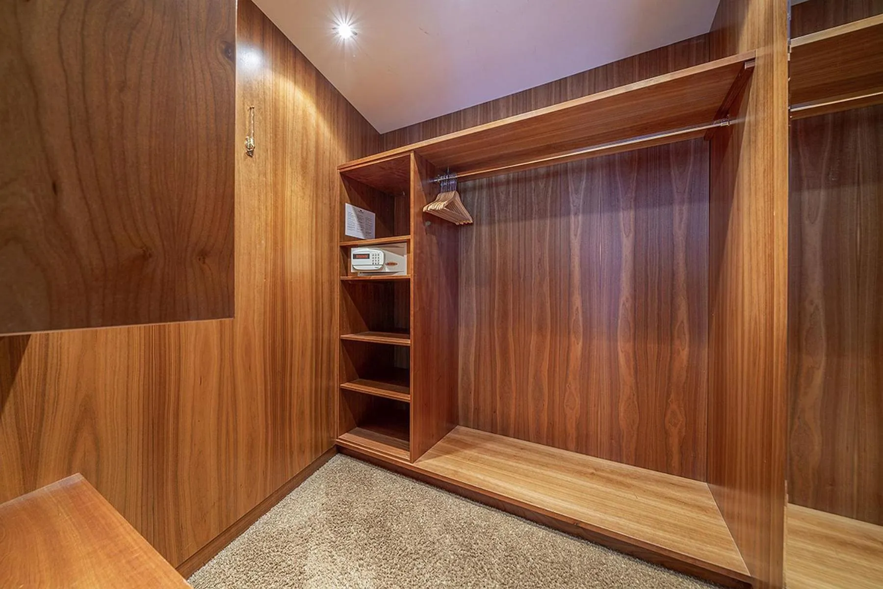 wardrobe in EUROPÄISCHER HOF Bad Gastein