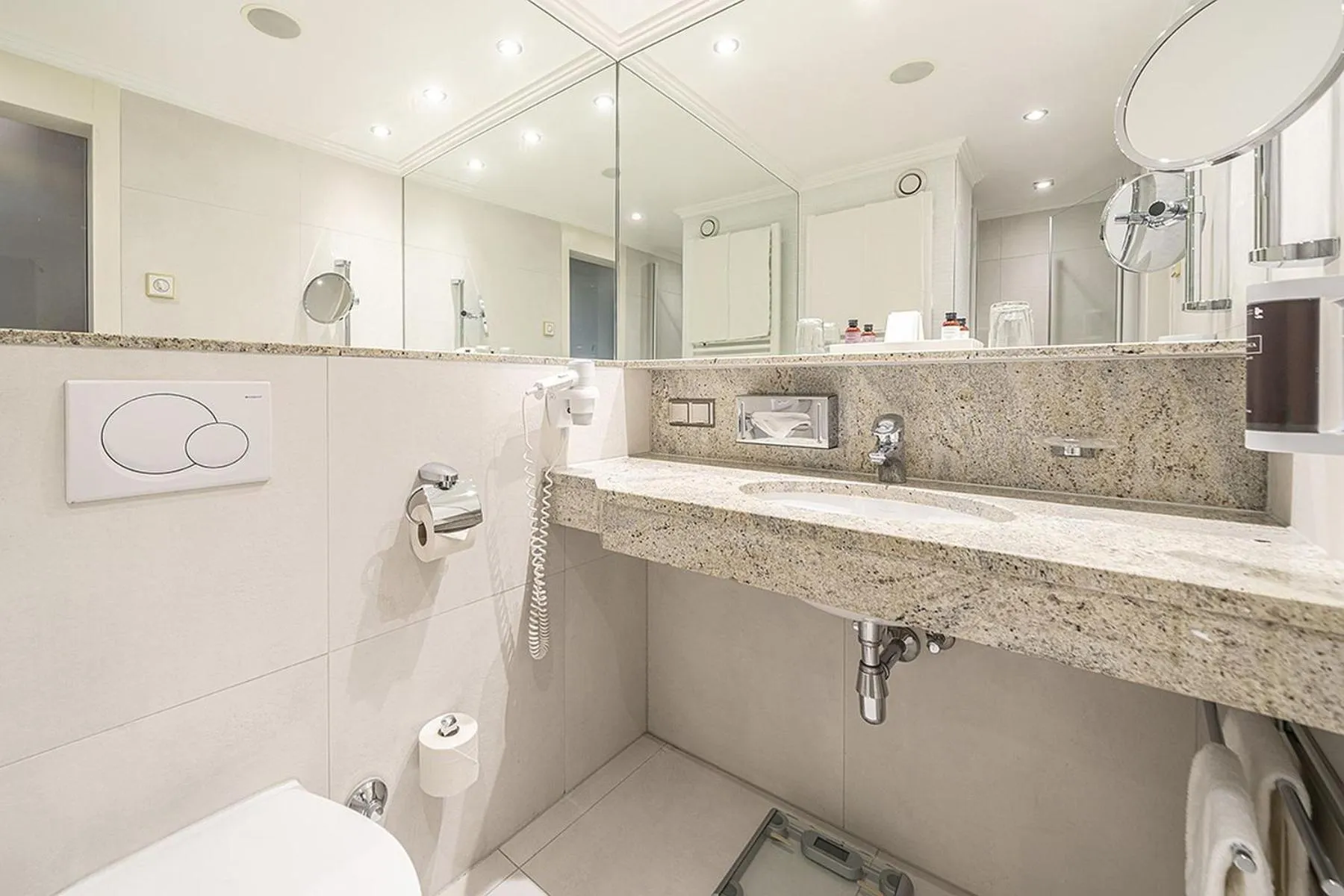 Bathroom in EUROPÄISCHER HOF Bad Gastein