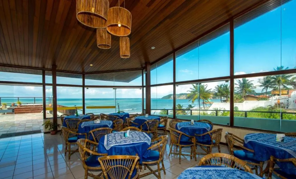 Flat completo a beira mar com vista exuberante - pé-na-areia mesmo!