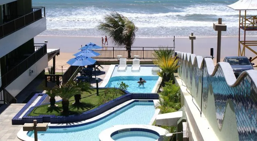 Flat completo a beira mar com vista exuberante - pé-na-areia mesmo!