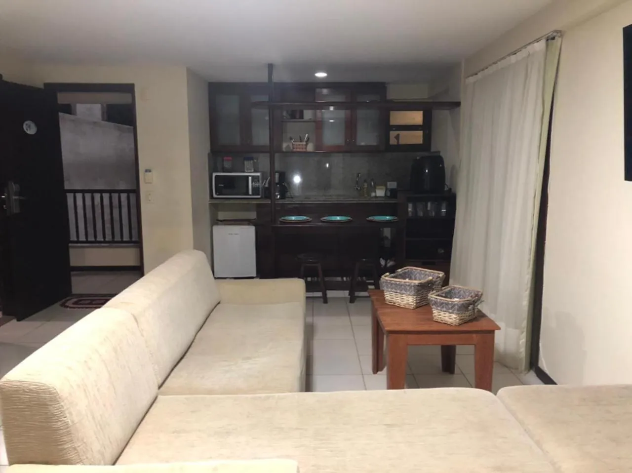 Flat completo a beira mar com vista exuberante - pé-na-areia mesmo!