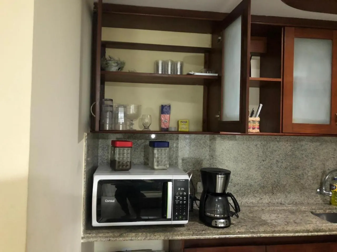 Flat completo a beira mar com vista exuberante - pé-na-areia mesmo!