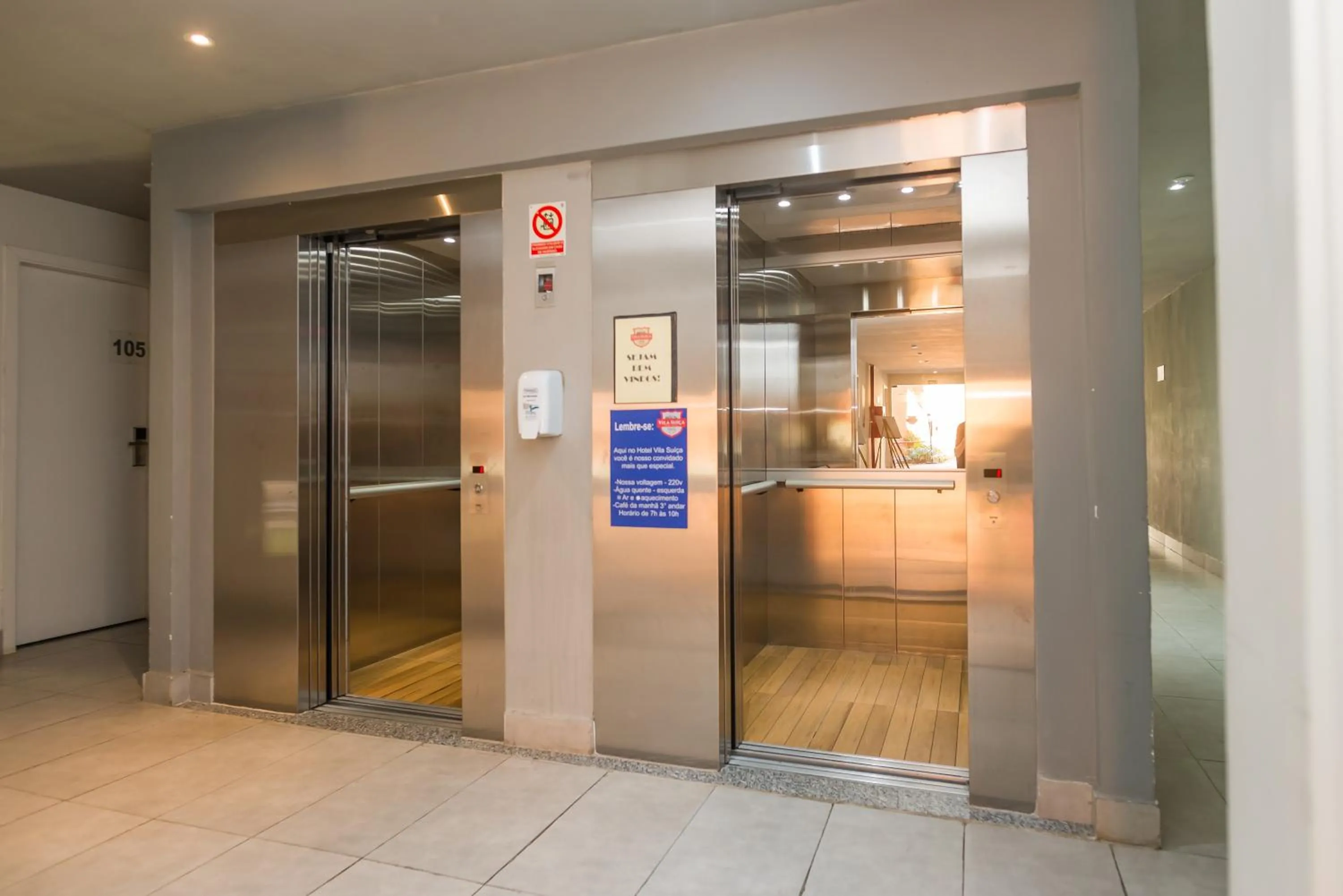 elevator in Hotel Vila Suíça 1818