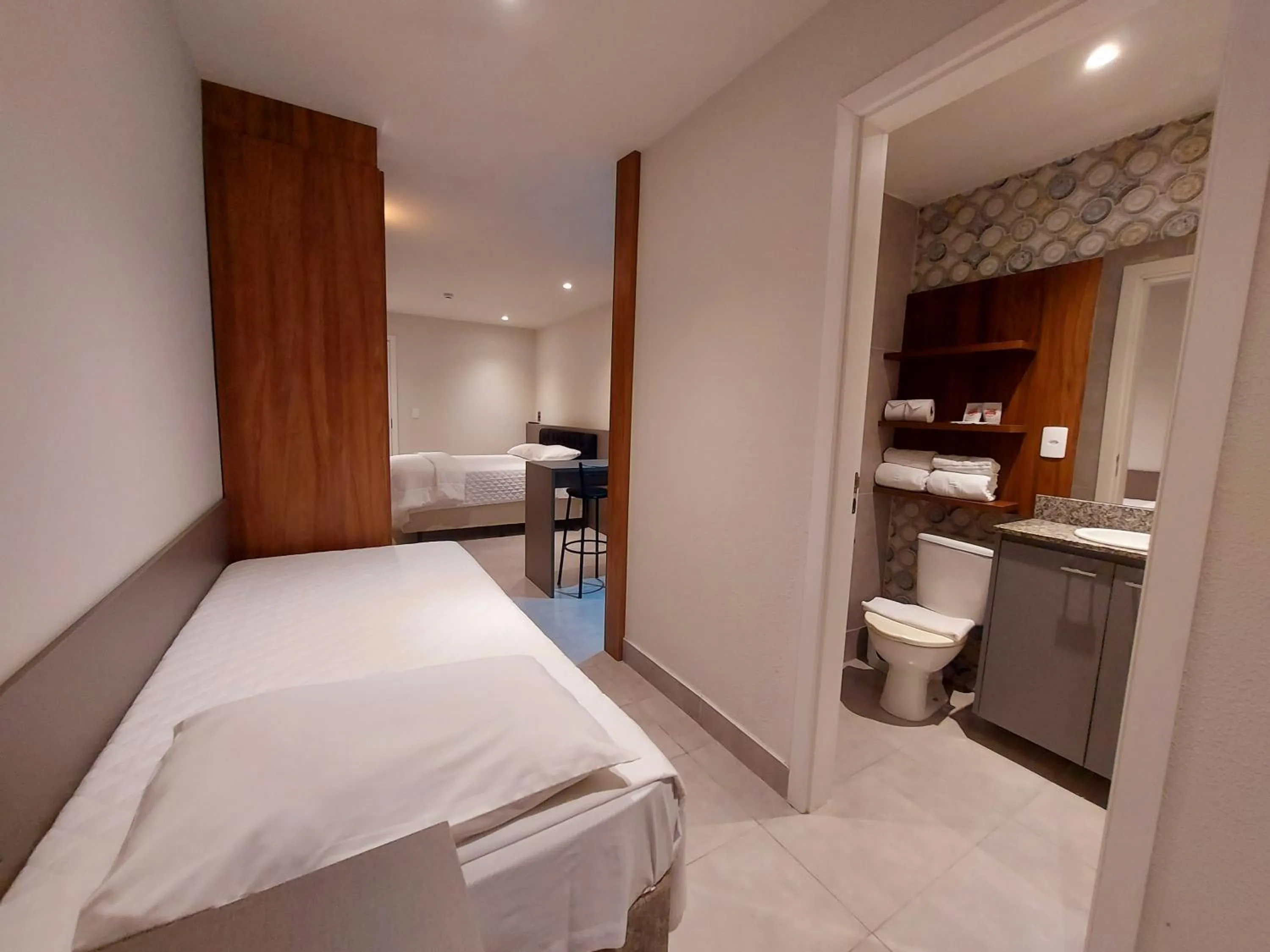 Toilet, Bed in Hotel Vila Suíça 1818