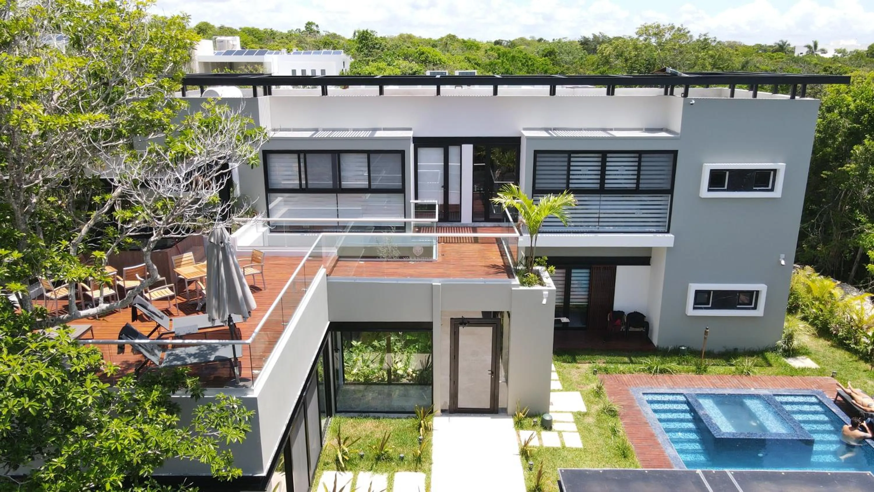 Facade/entrance in Panther Bay Boutique Hotel