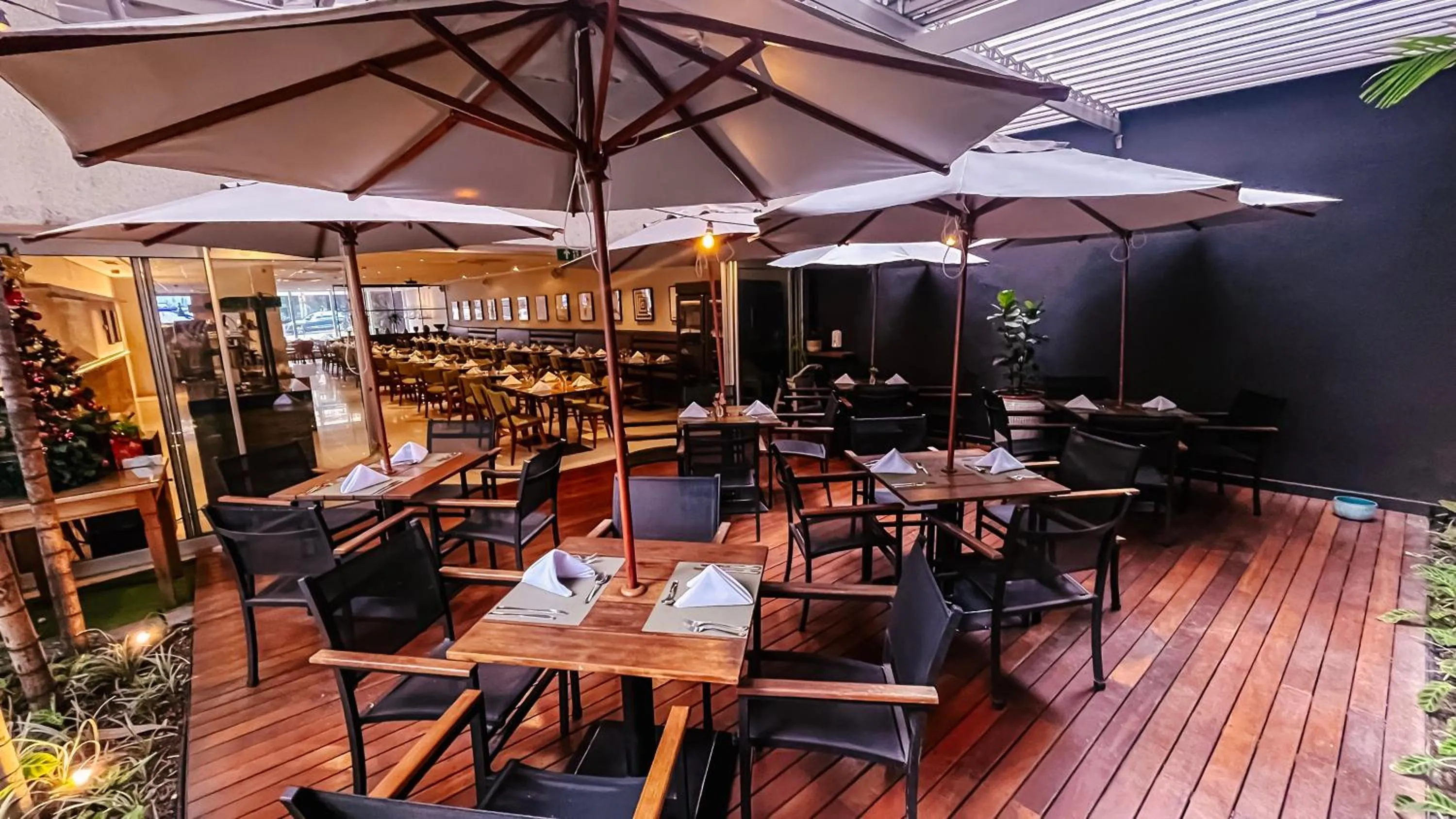 Restaurant/places to eat in Holiday Inn Belo Horizonte Savassi by IHG