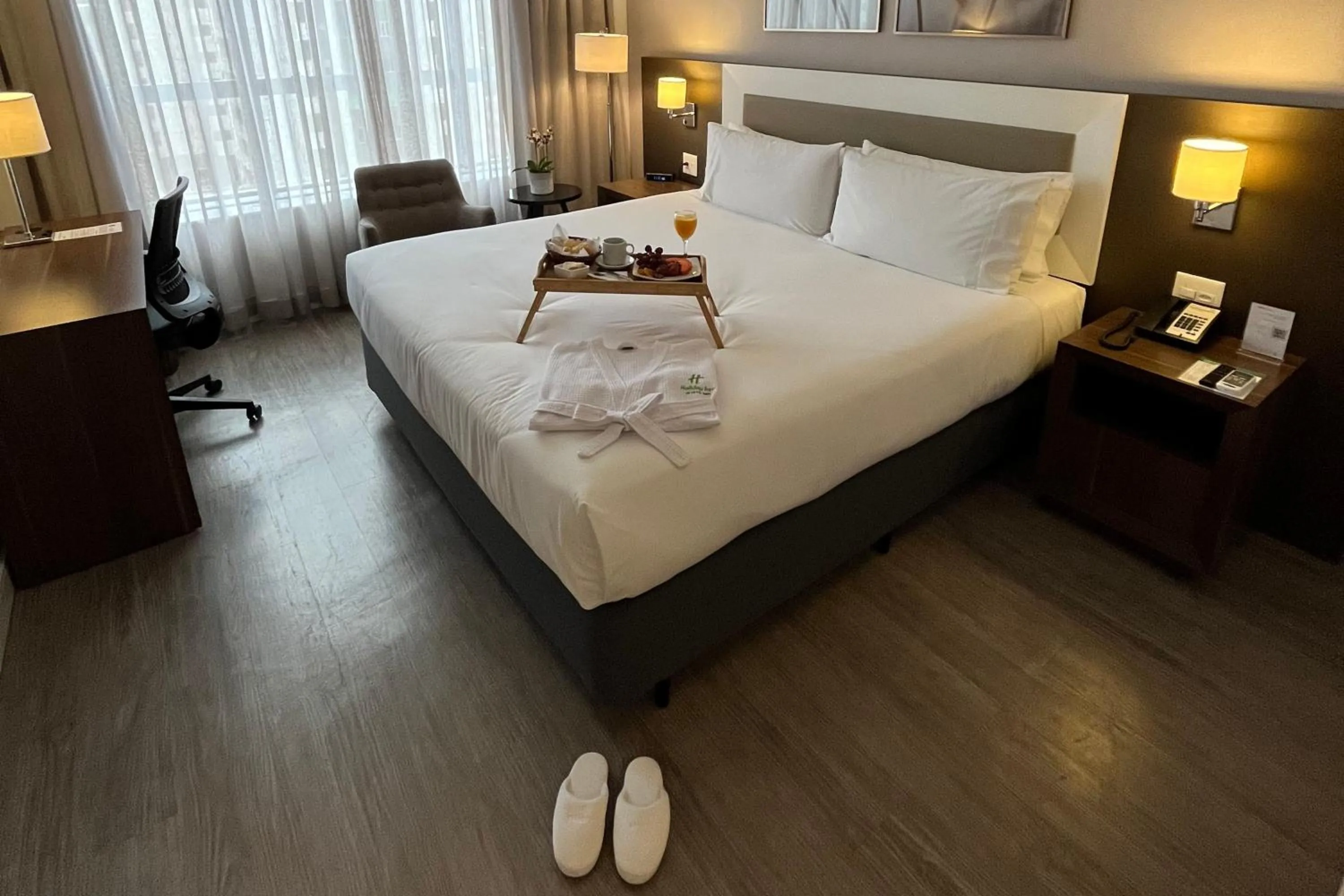 Bed in Holiday Inn Belo Horizonte Savassi by IHG