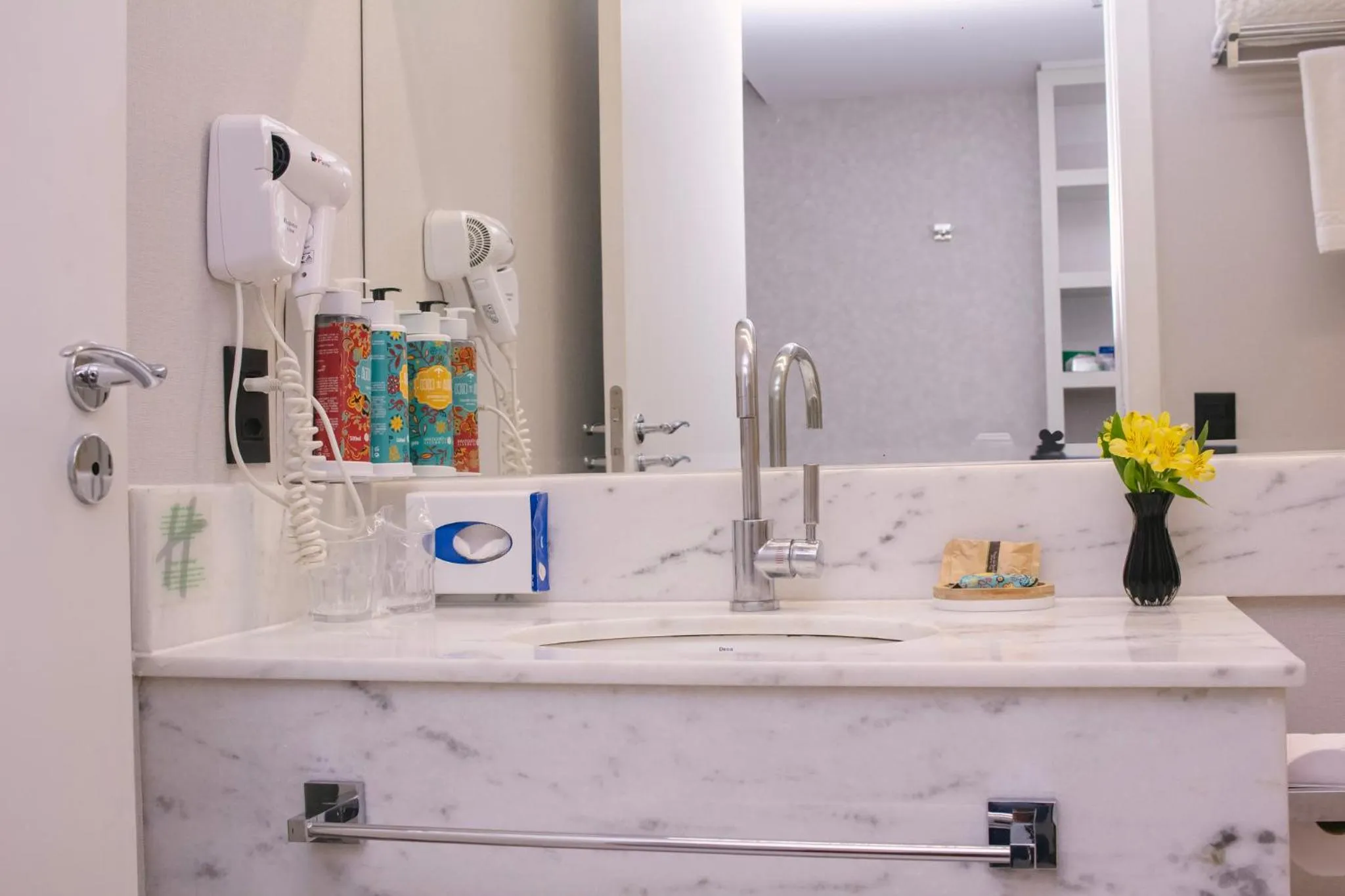 Photo of the whole room in Holiday Inn Belo Horizonte Savassi by IHG