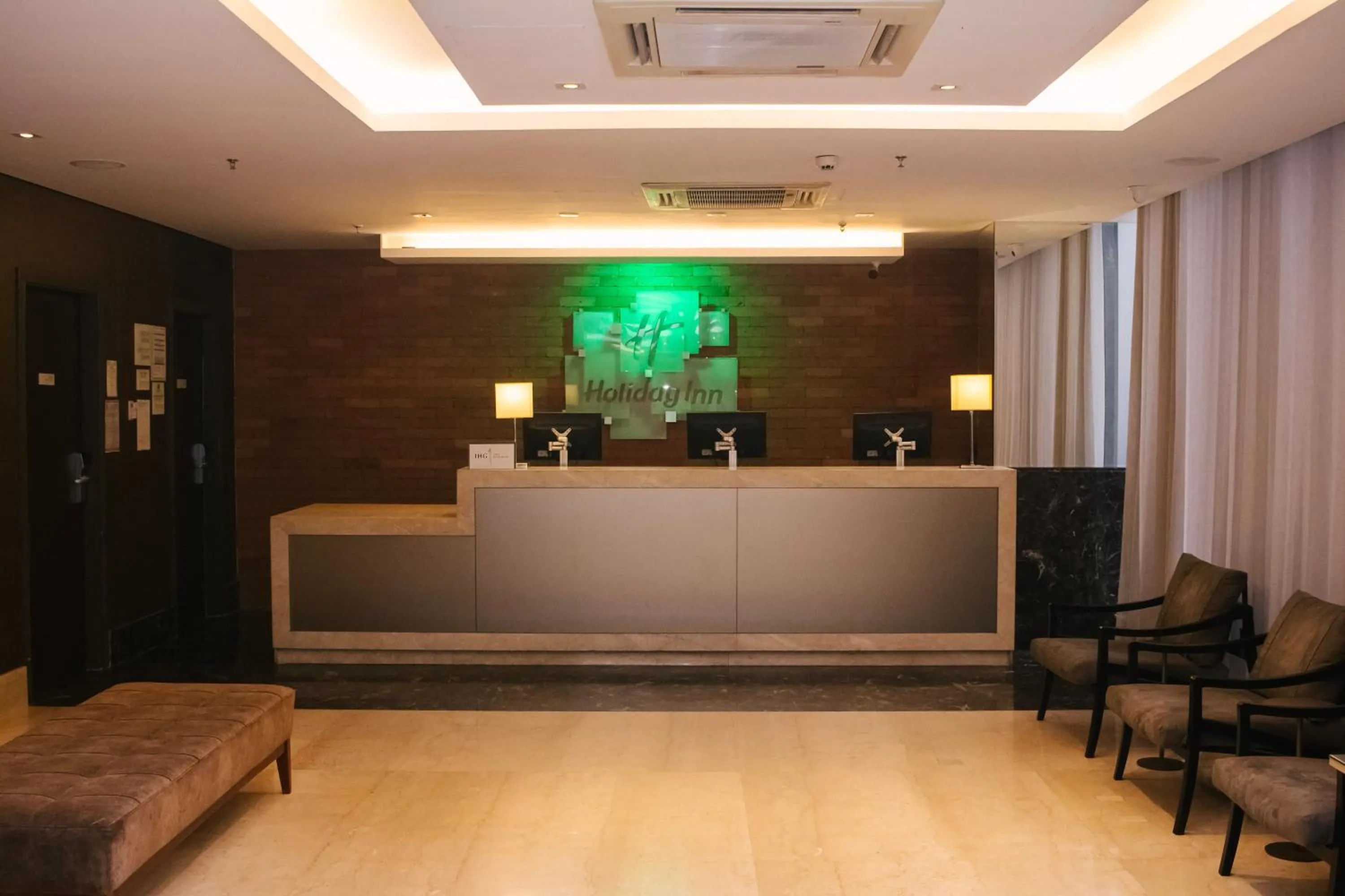 Facade/entrance in Holiday Inn Belo Horizonte Savassi by IHG