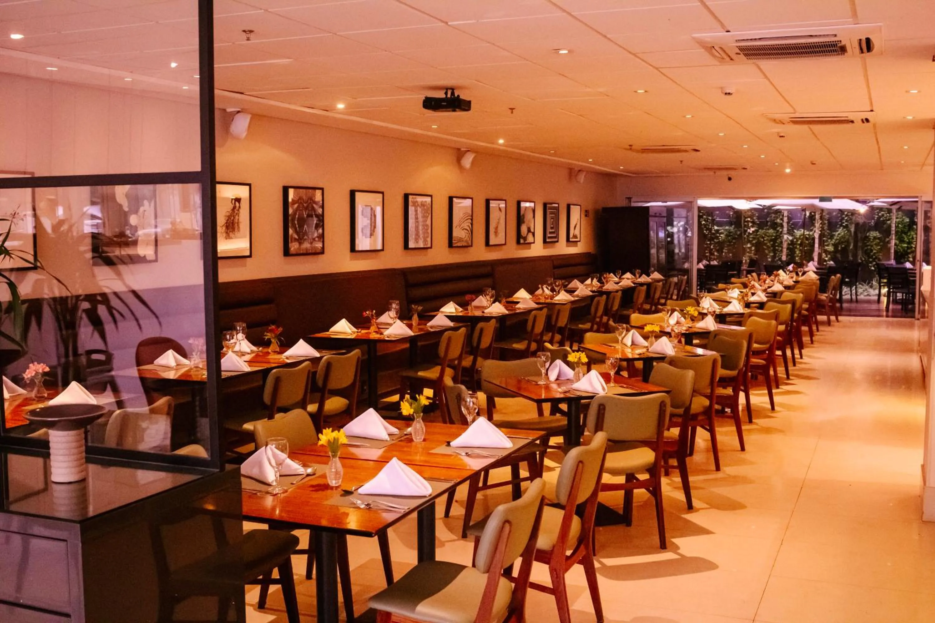 Restaurant/places to eat in Holiday Inn Belo Horizonte Savassi by IHG