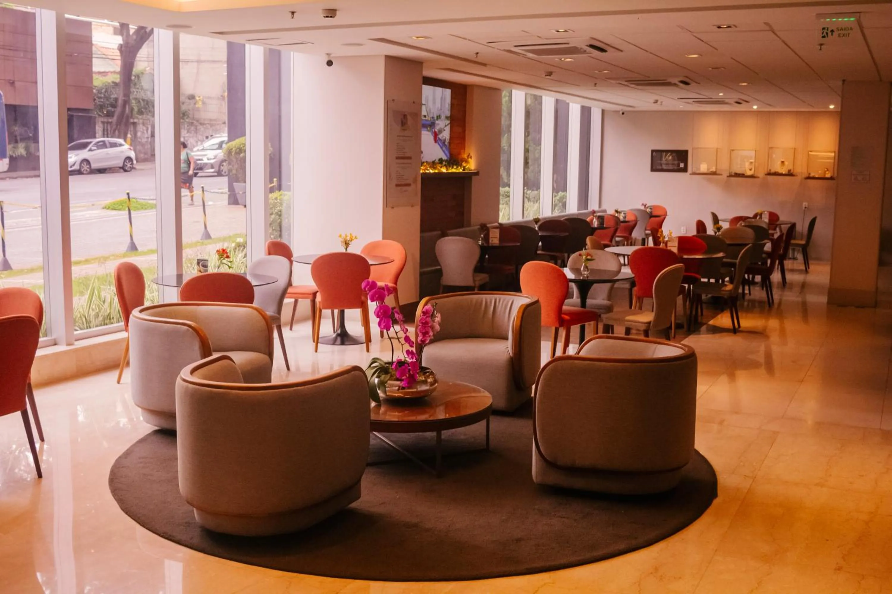 Restaurant/places to eat in Holiday Inn Belo Horizonte Savassi by IHG