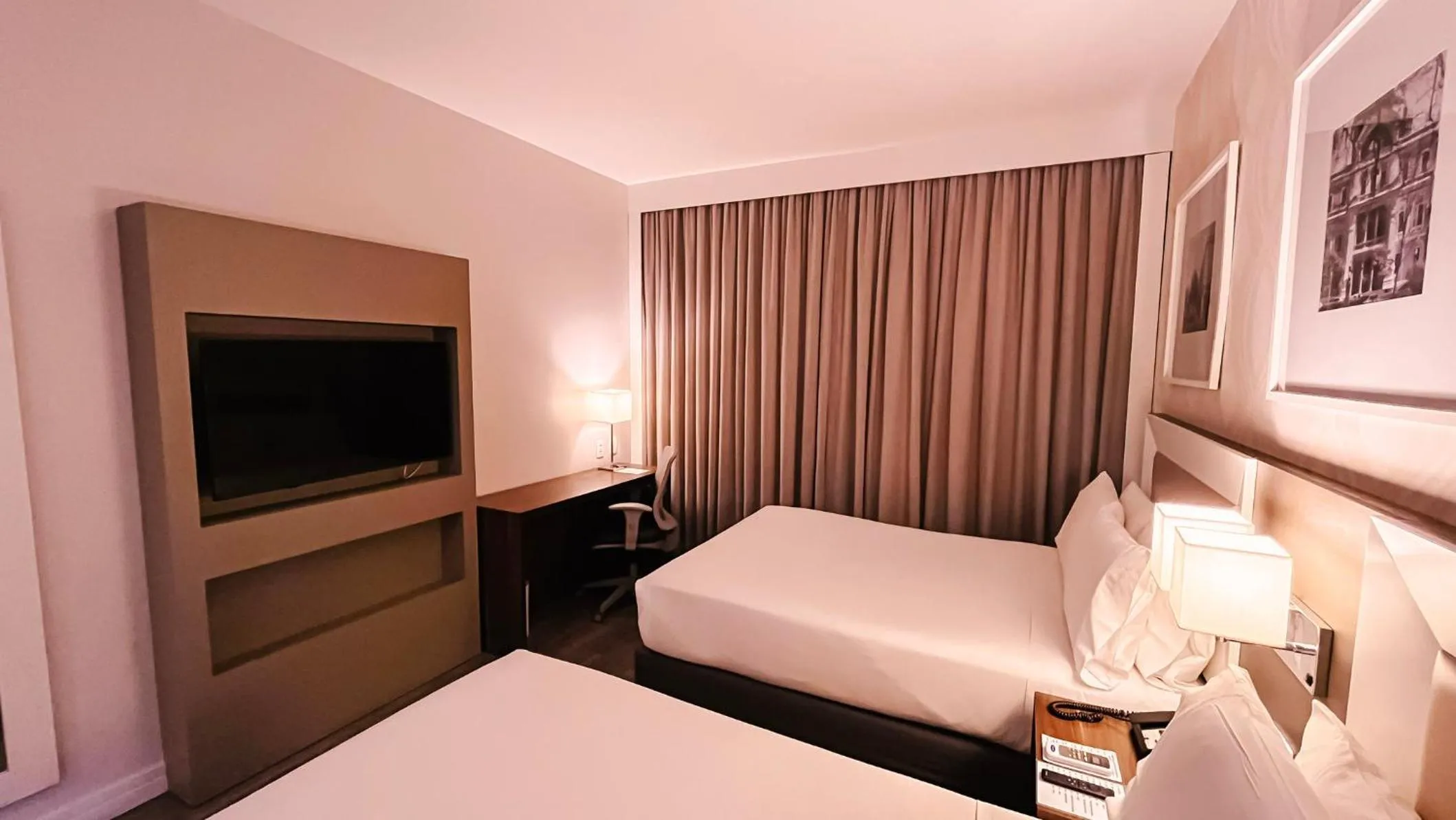 Photo of the whole room, Bed in Holiday Inn Belo Horizonte Savassi by IHG
