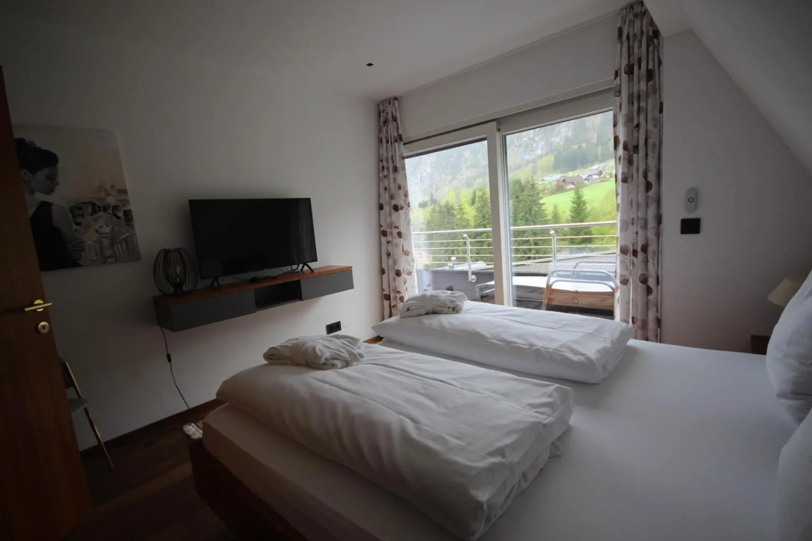 Communal lounge/ TV room, Bed in Hotel Hollweger