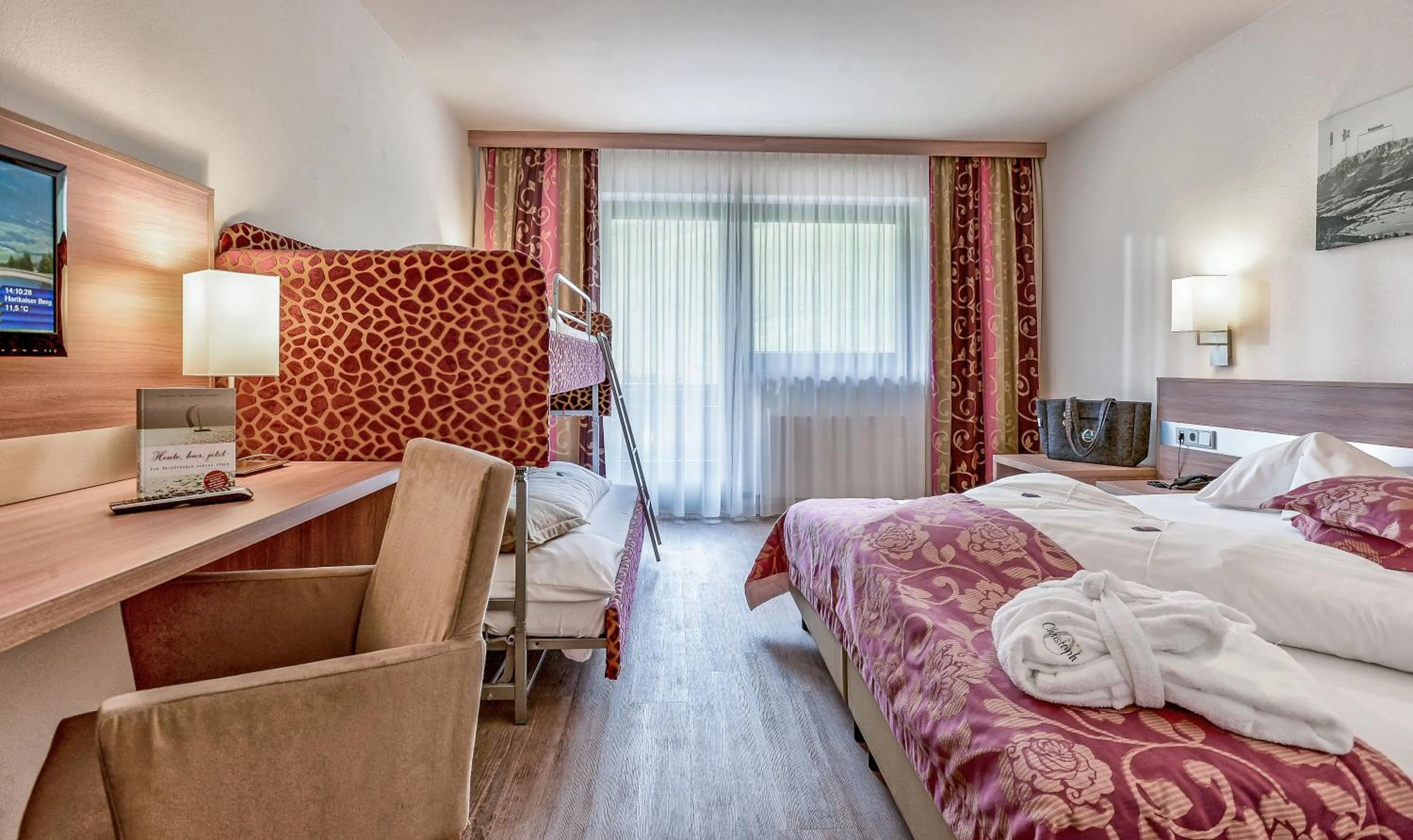 Mountain view, Bed in Familienhotel Christoph