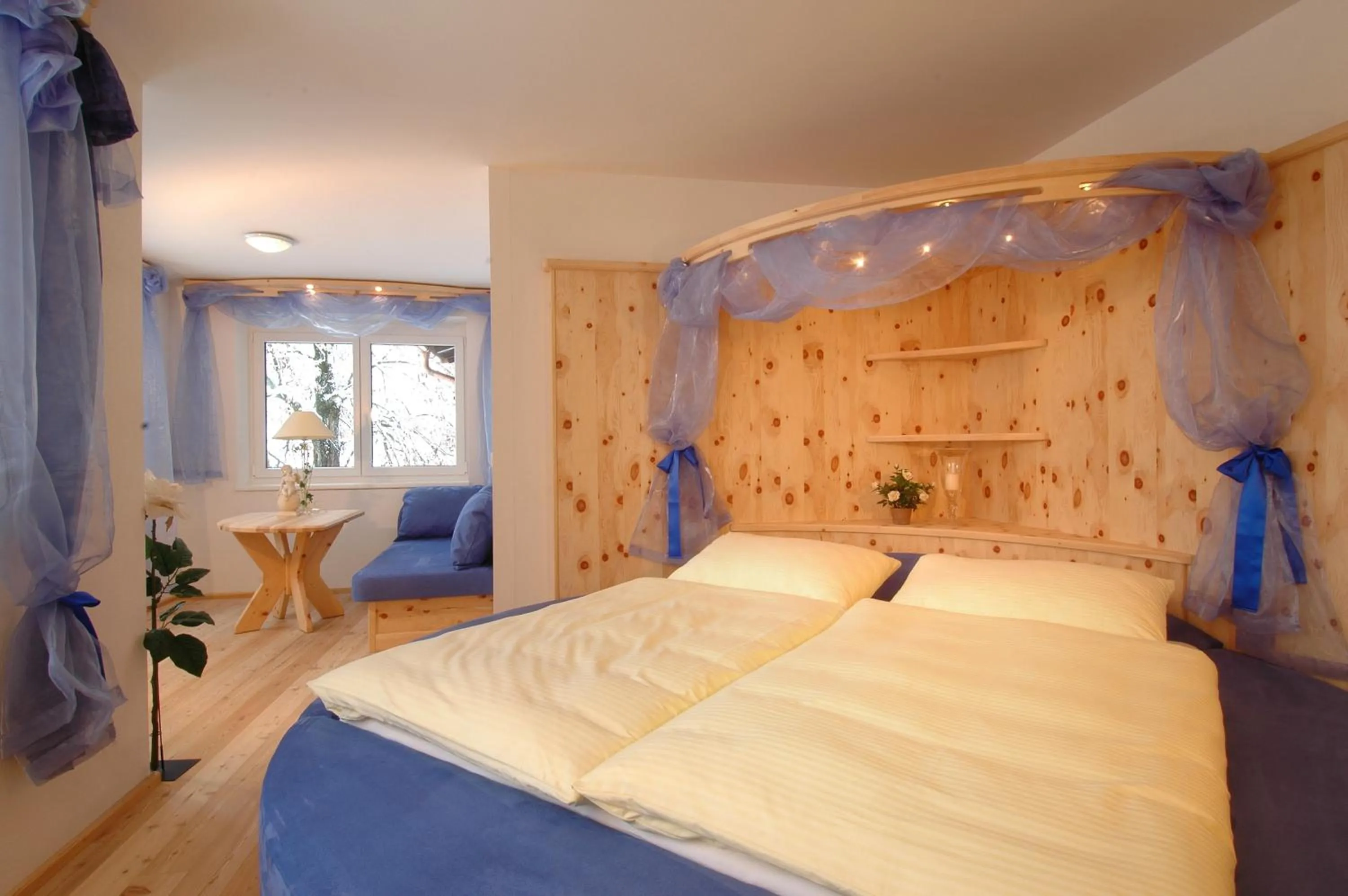Photo of the whole room, Bed in Bed & Breakfast Landhaus Strasser