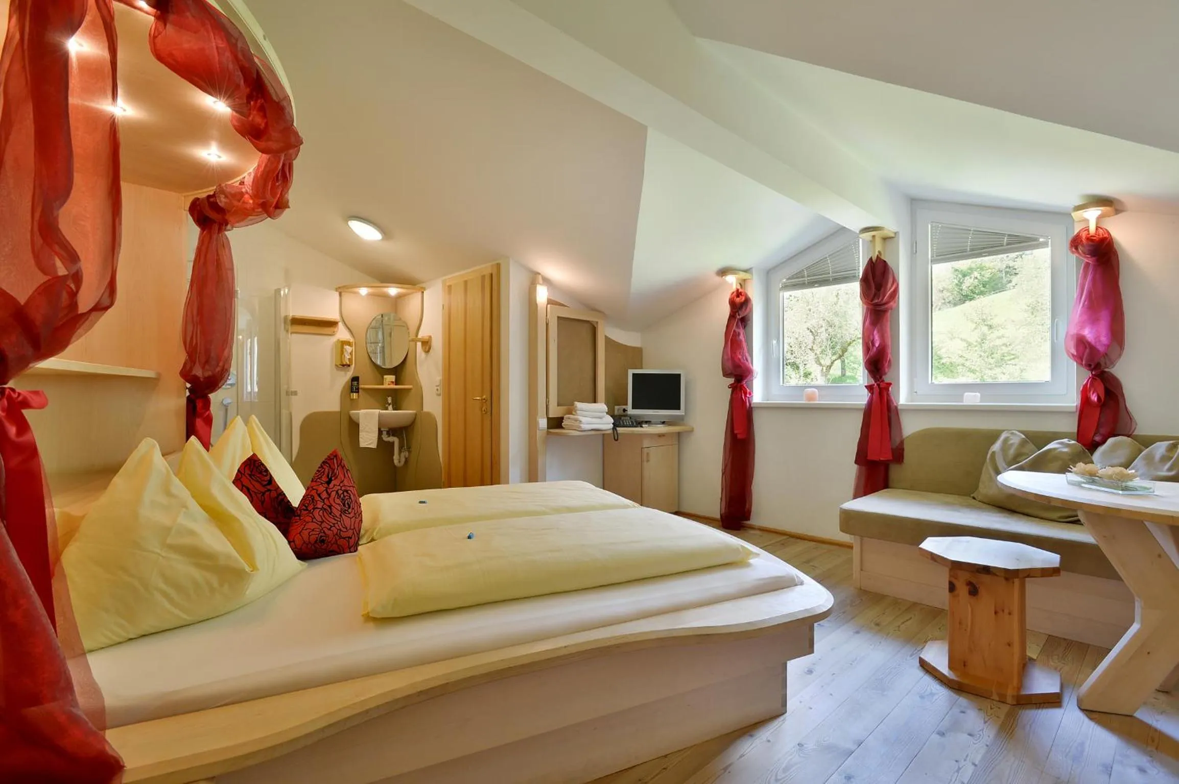 Photo of the whole room, Bed in Bed & Breakfast Landhaus Strasser