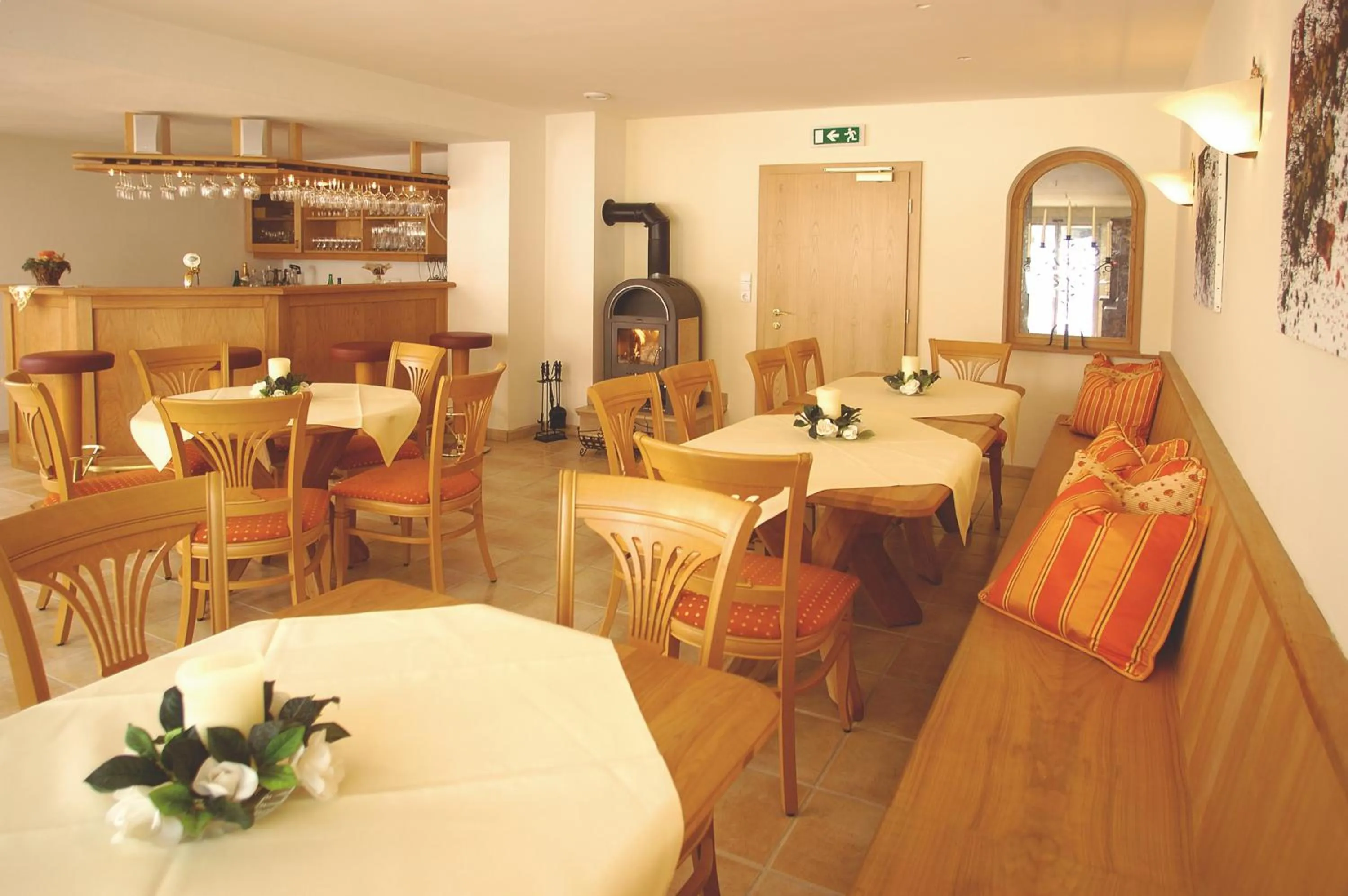 Lounge or bar in Bed & Breakfast Landhaus Strasser