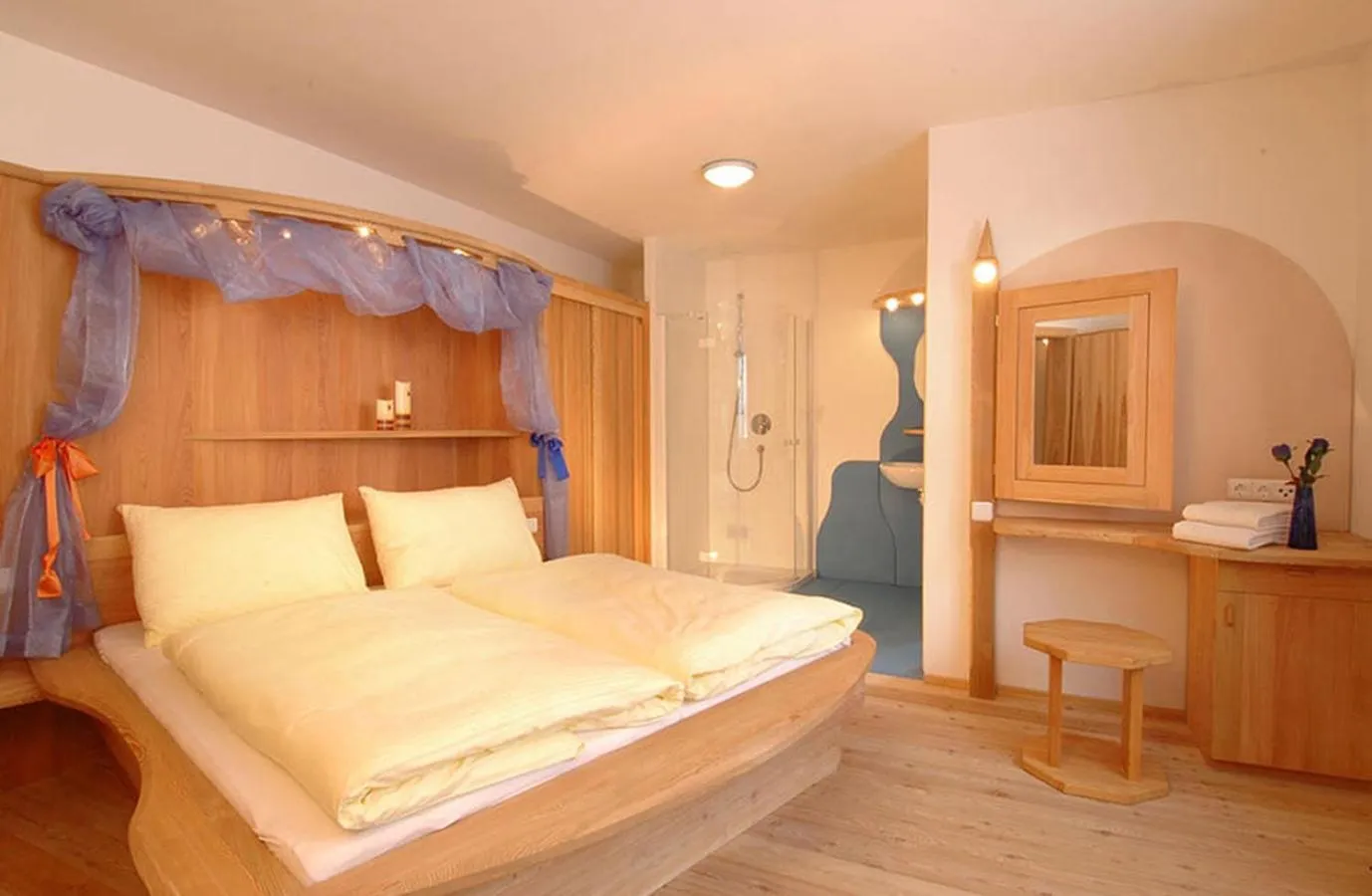 Photo of the whole room, Bed in Bed & Breakfast Landhaus Strasser