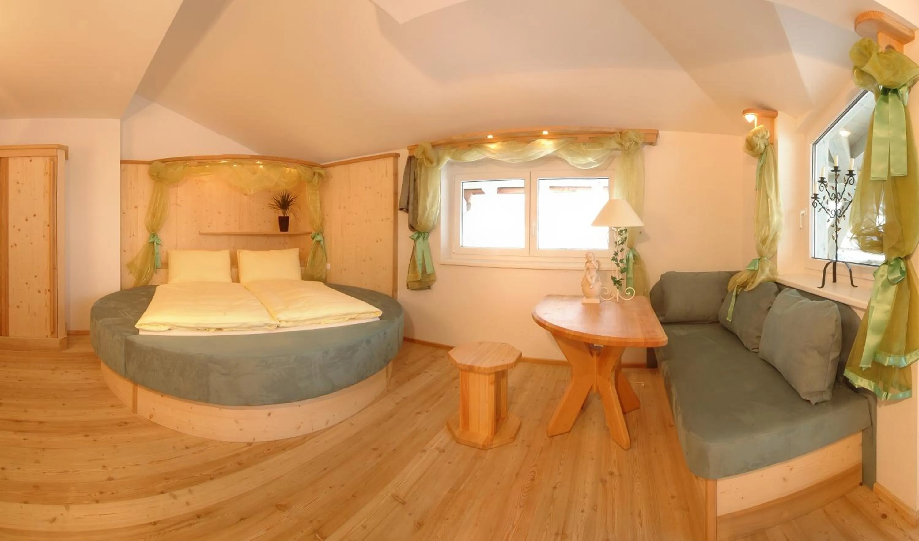 Photo of the whole room, Bed in Bed & Breakfast Landhaus Strasser