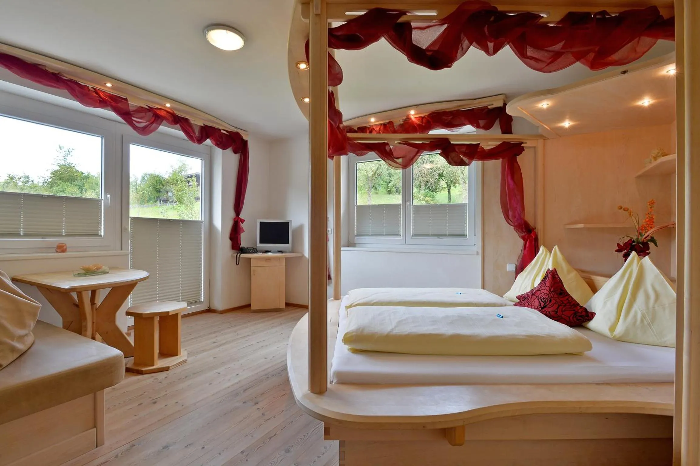 Photo of the whole room, Bed in Bed & Breakfast Landhaus Strasser