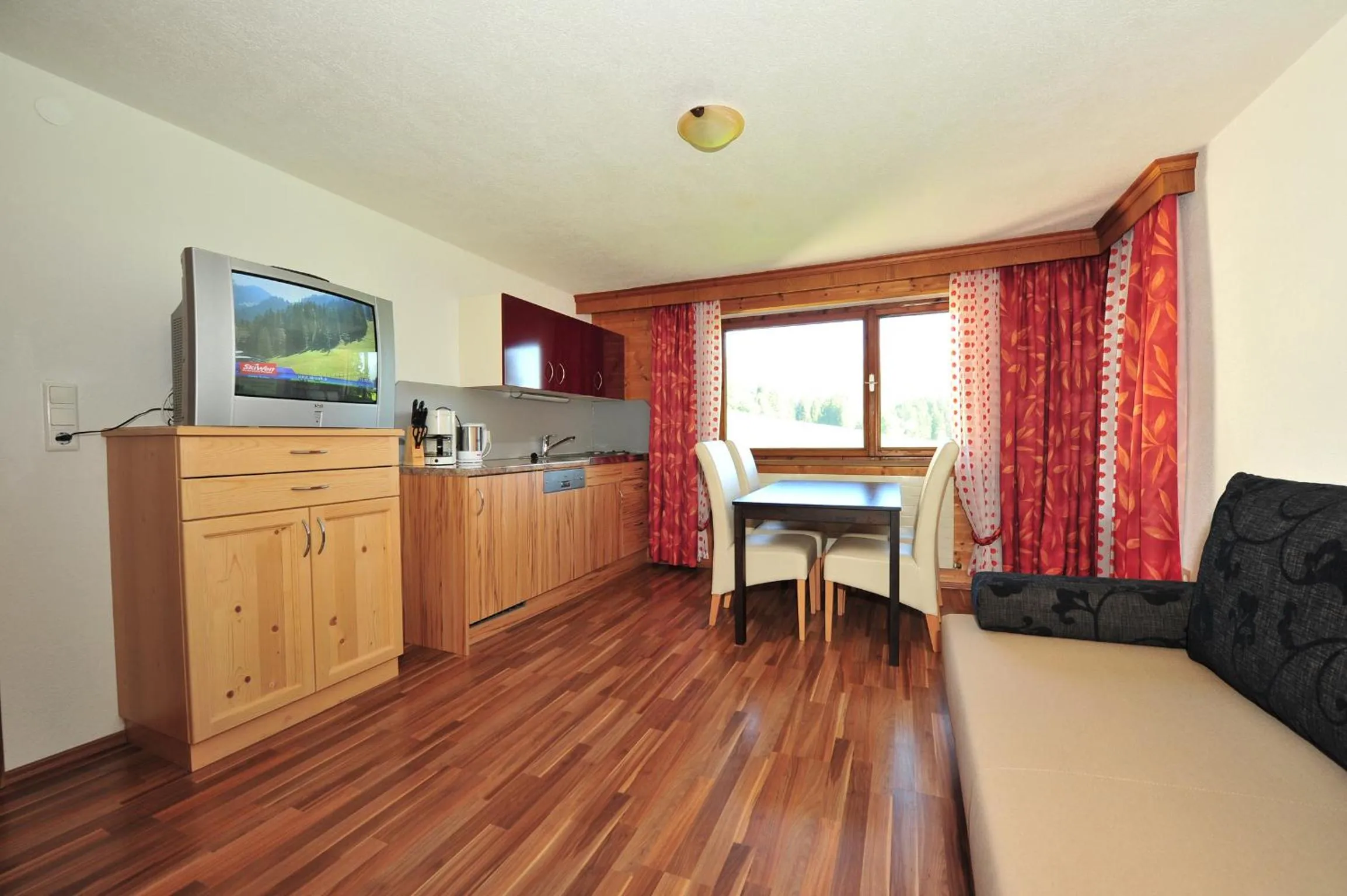 Kitchen or kitchenette in Bed & Breakfast Landhaus Strasser