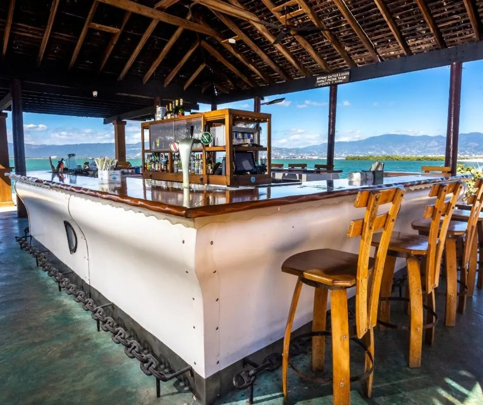 Restaurant/places to eat in Grand Hotel Excelsior Port Royal