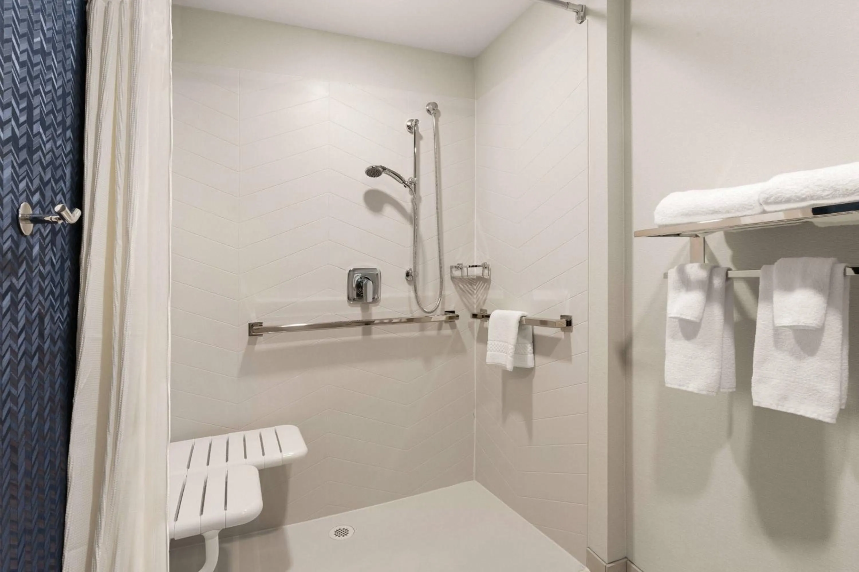 Bathroom in Fairfield Inn & Suites by Marriott Seattle Downtown/Seattle Center