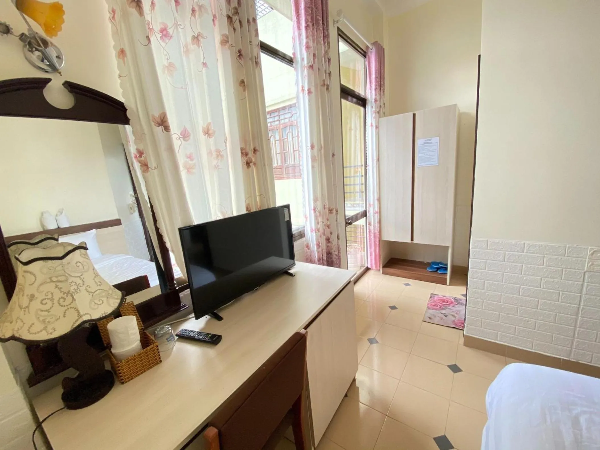 Property building, Bed in Sao Mai Tim Hotel
