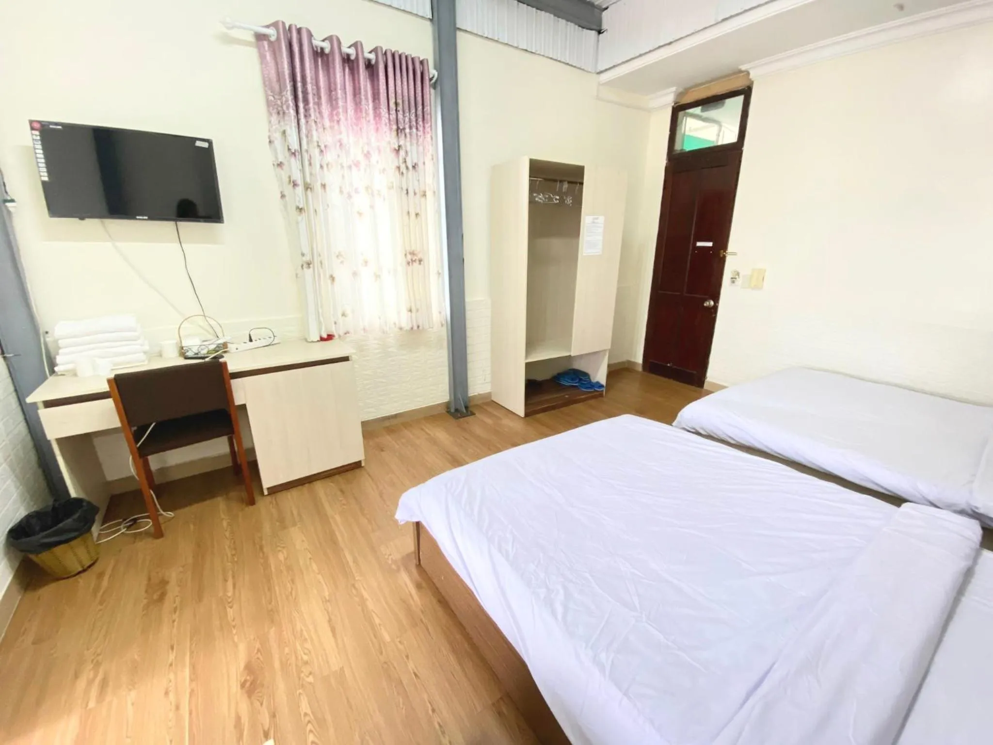 Property building, Bed in Sao Mai Tim Hotel