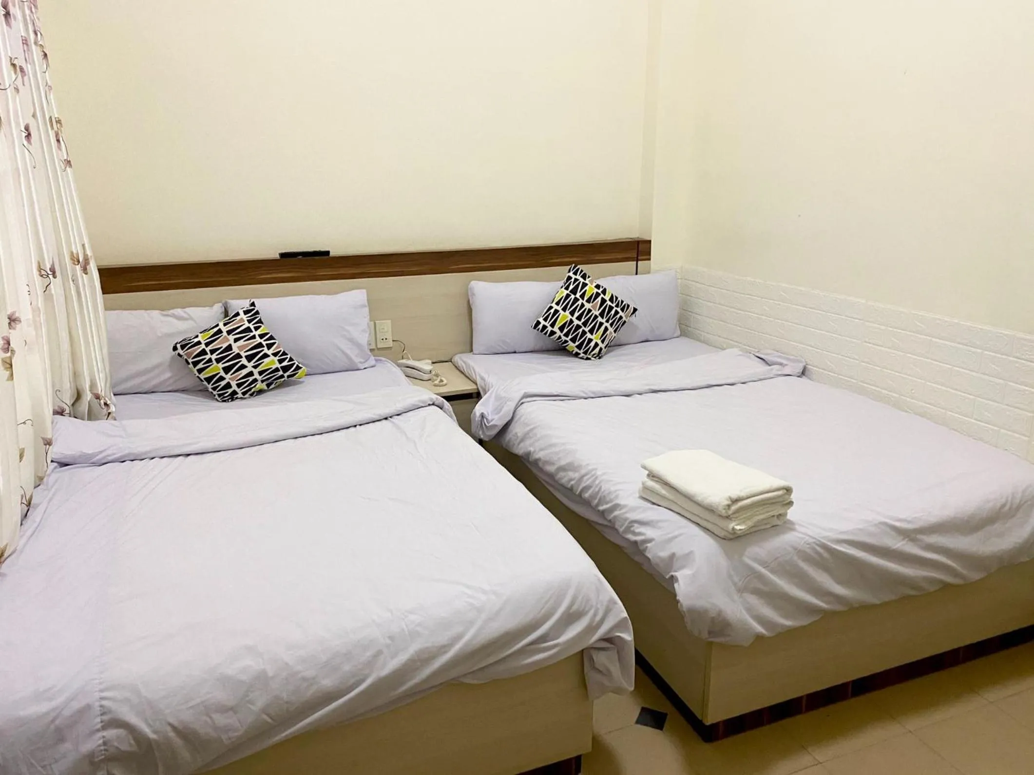 Property building, Bed in Sao Mai Tim Hotel