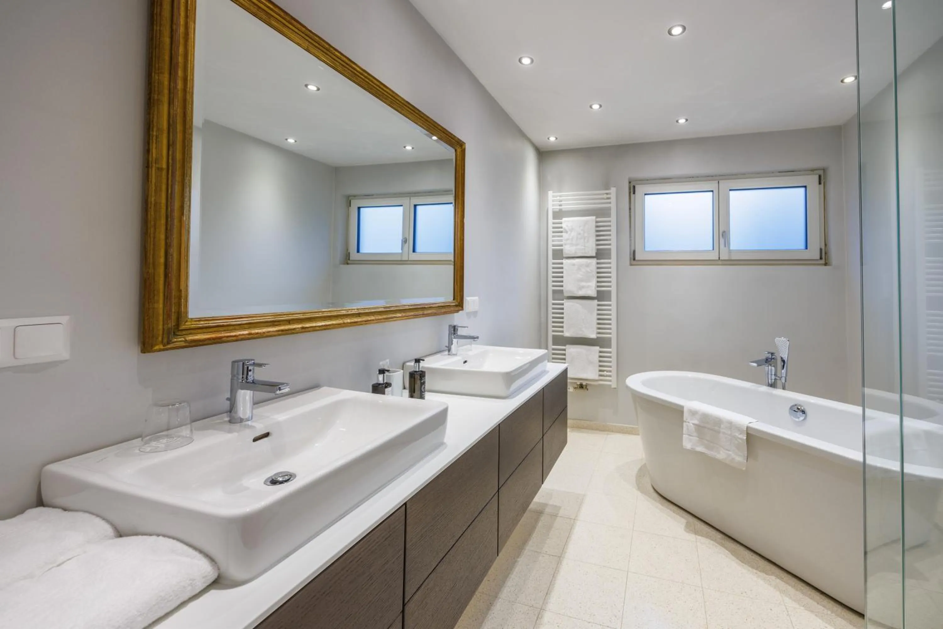 Bathroom in Hotel Dermuth Klagenfurt