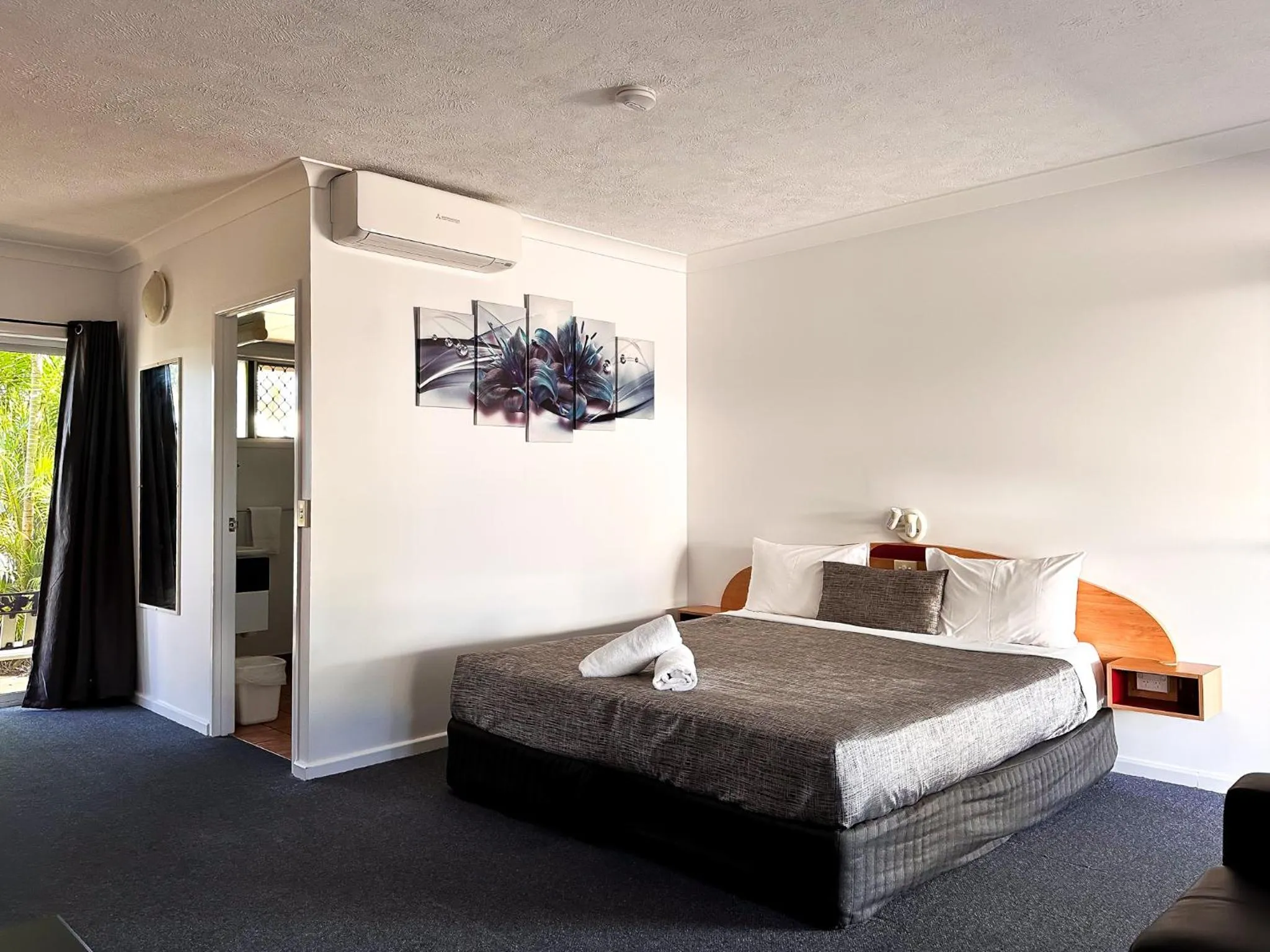 Bed in Boulevard Lodge Bundaberg