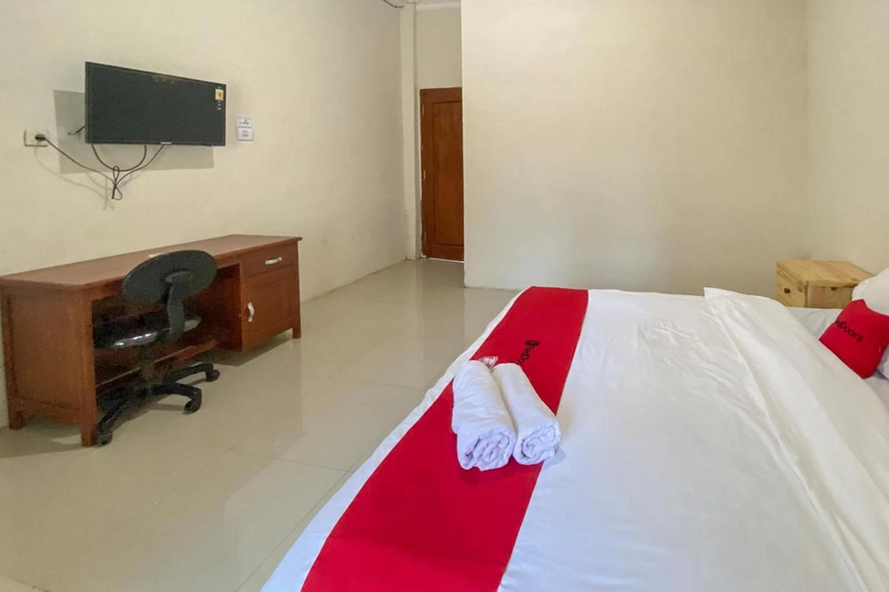 Bed in RedDoorz near Universitas Merdeka Malang 2