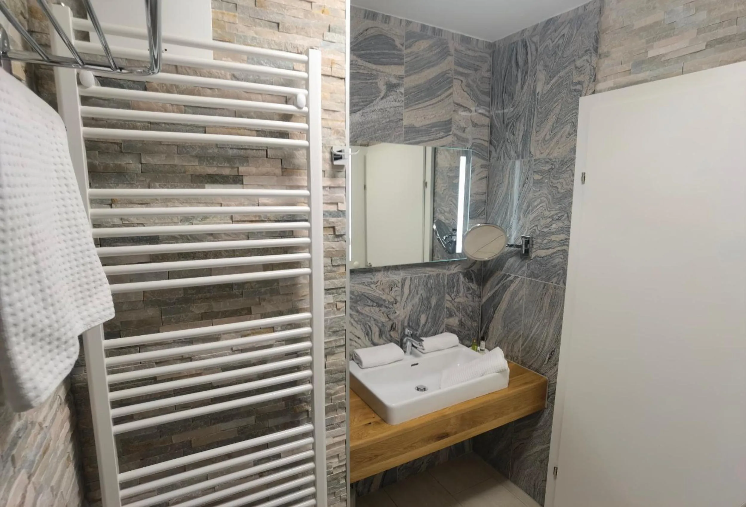 Bathroom in Hotel Kärntnerhof & Suiten 3-Stern Superior