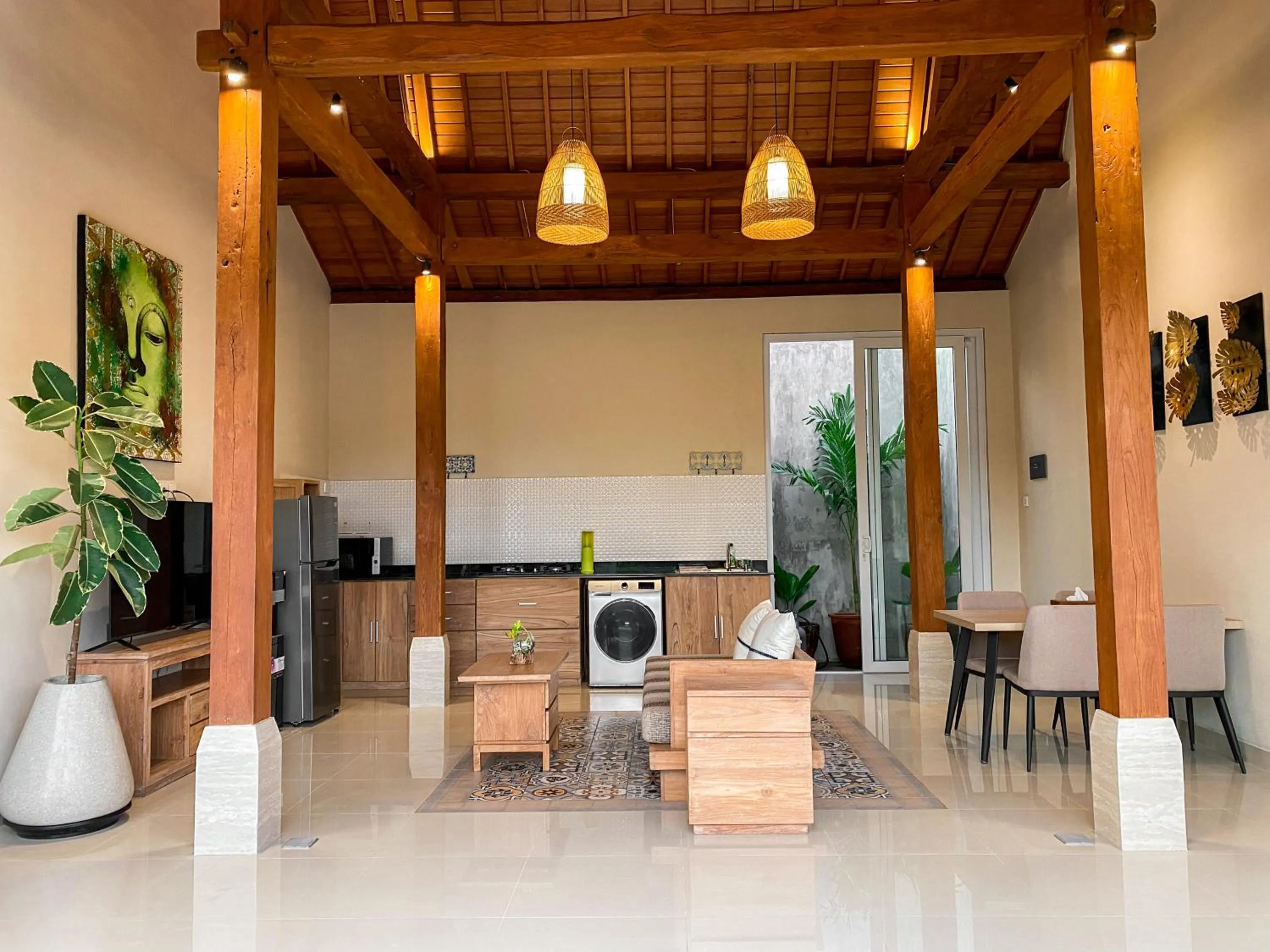 Kitchen or kitchenette in Svarna Suites Seminyak