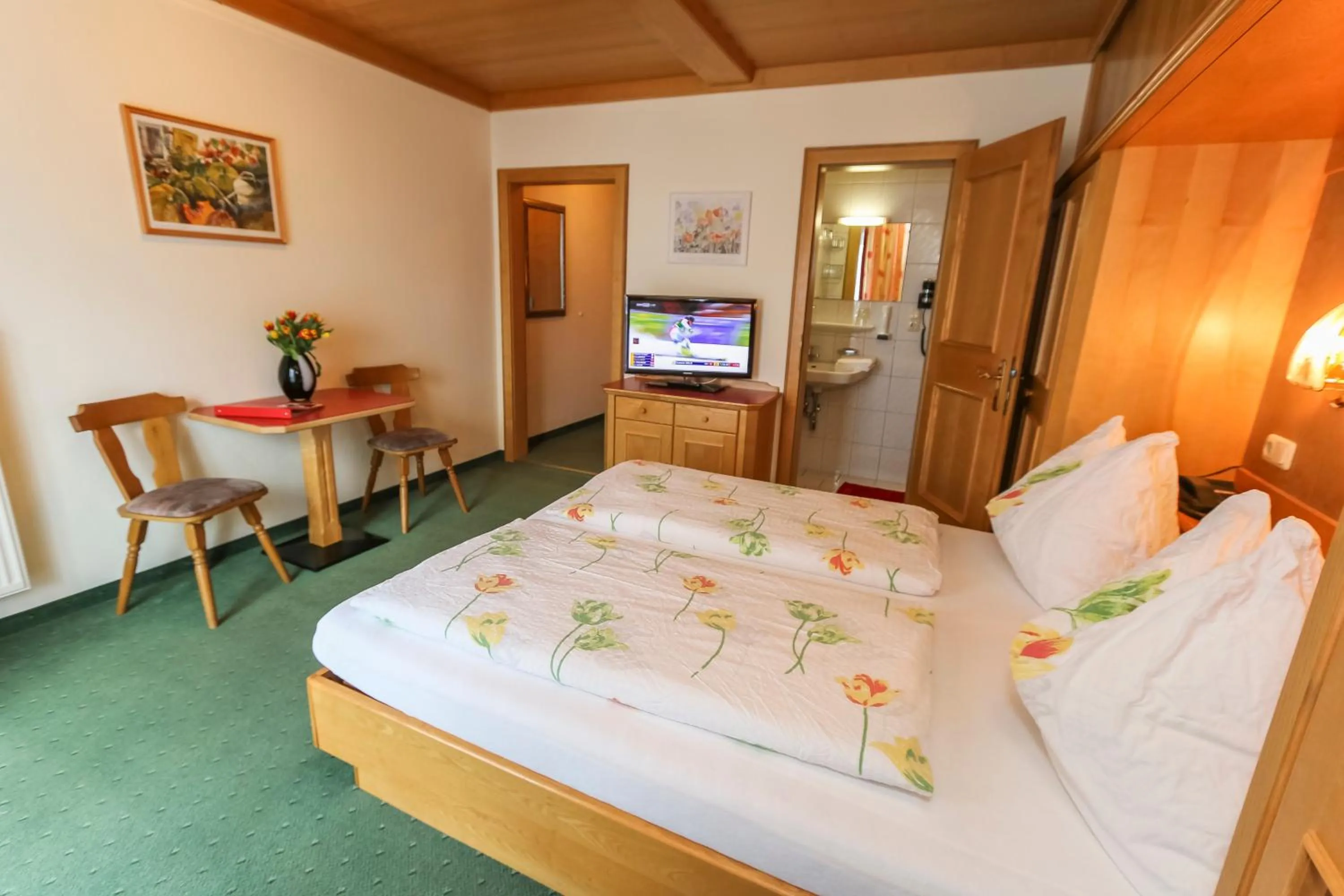 Decorative detail, Bed in Alpenhotel Tauernstüberl