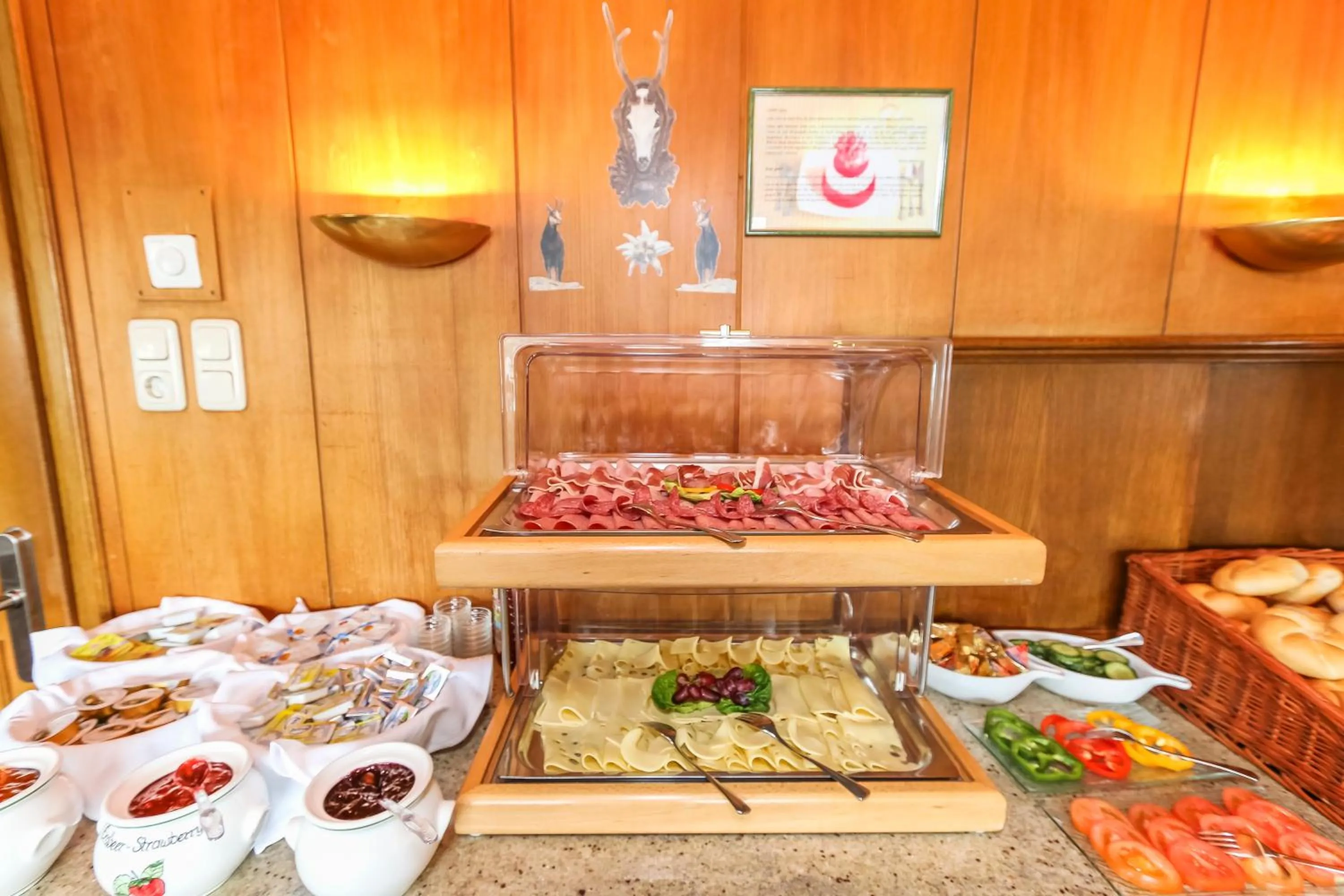 Restaurant/places to eat in Alpenhotel Tauernstüberl