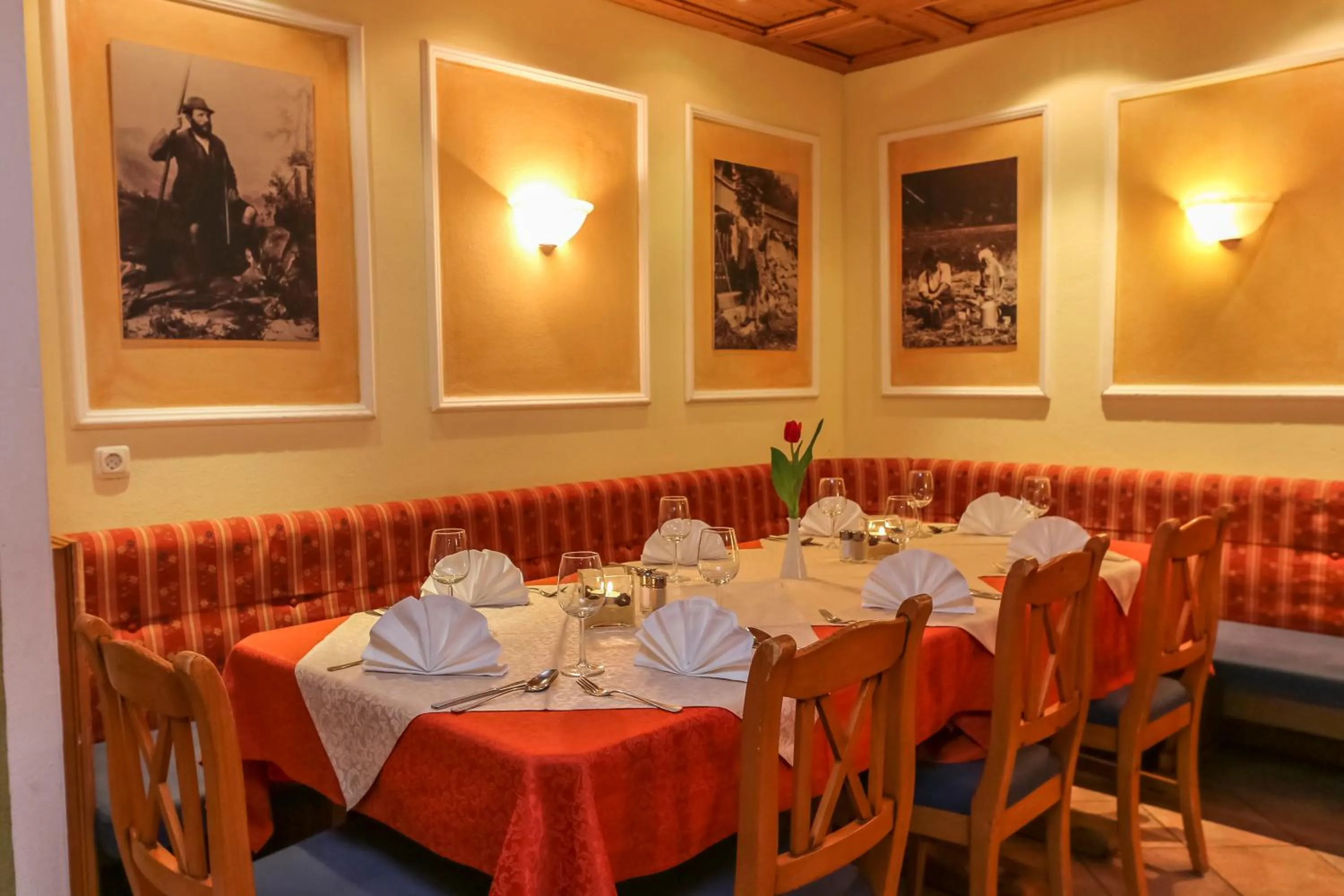 Restaurant/places to eat in Alpenhotel Tauernstüberl