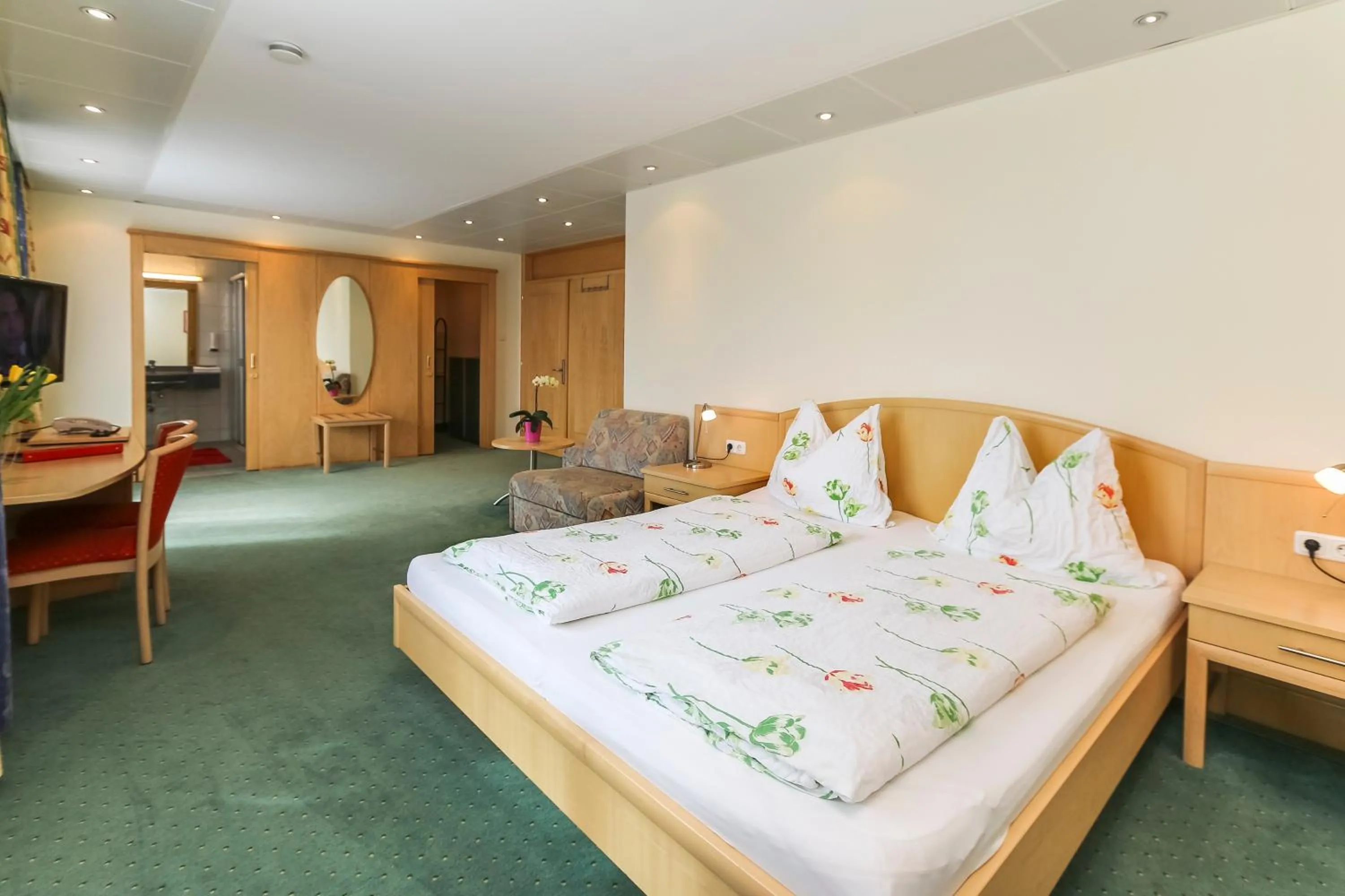 Photo of the whole room, Bed in Alpenhotel Tauernstüberl