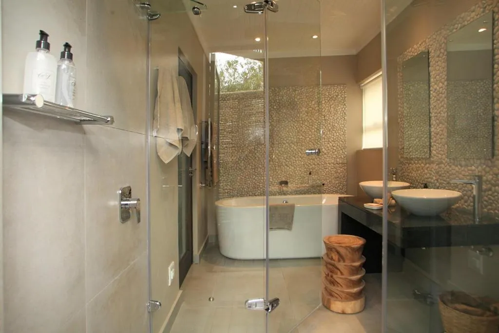 Bathroom in Scallop Lodge